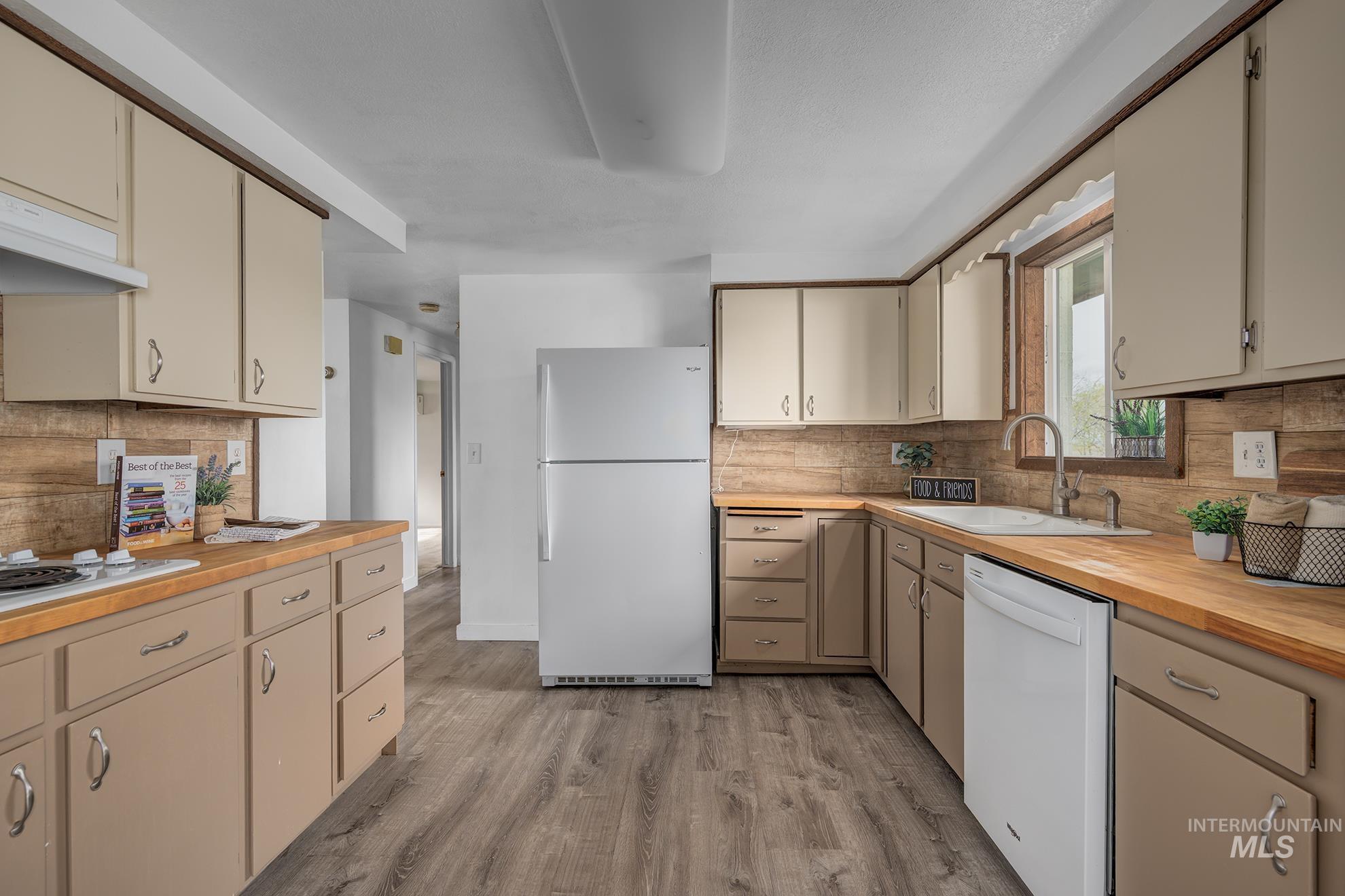 4484 Community Rd, Ontario, Oregon 97914, 3 Bedrooms, 2 Bathrooms, Residential For Sale, Price $450,000, 98980138