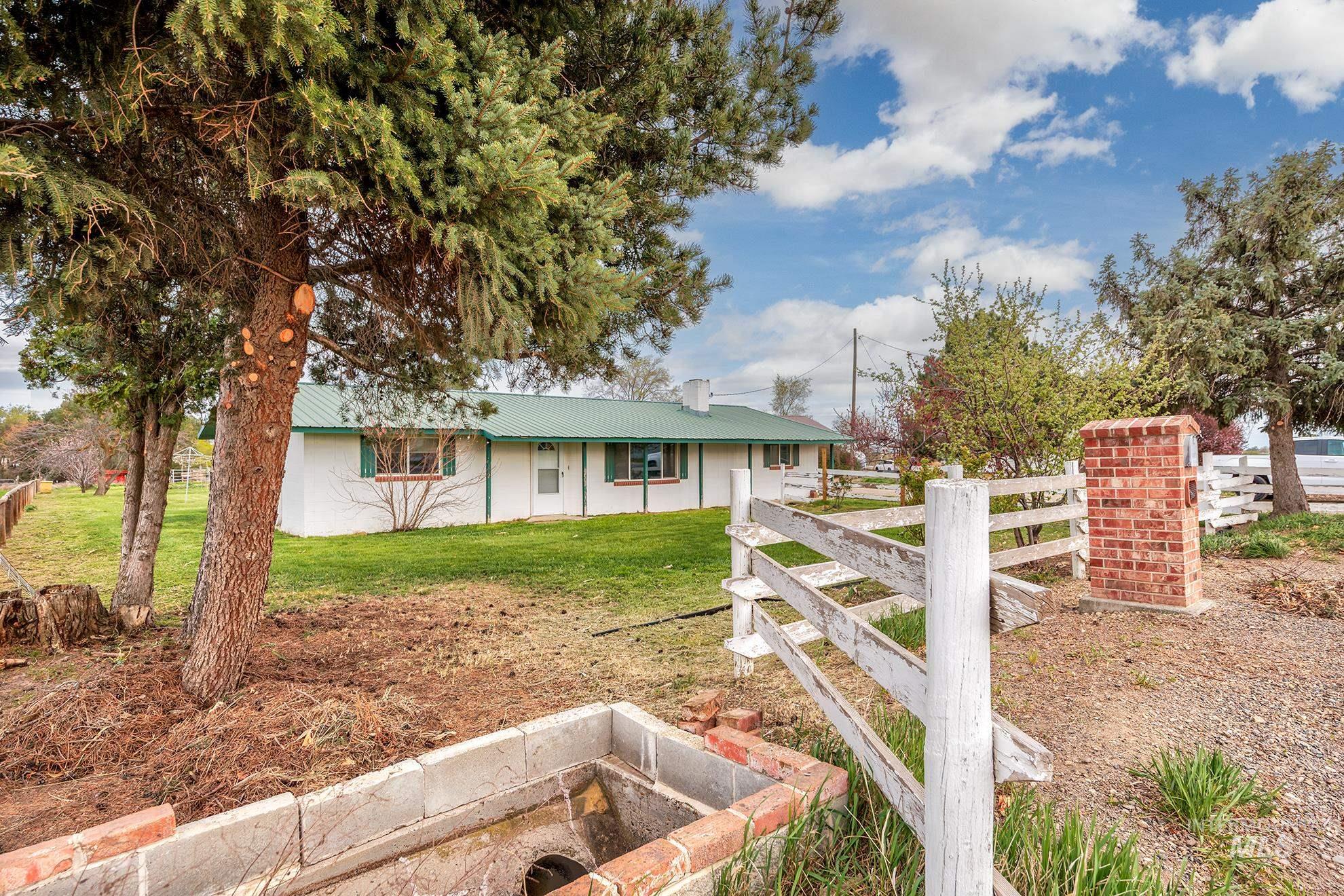 4484 Community Rd, Ontario, Oregon 97914, 3 Bedrooms, 2 Bathrooms, Residential For Sale, Price $450,000, 98980138