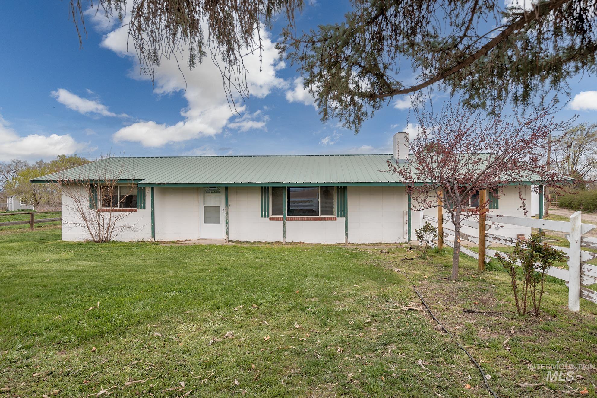 4484 Community Rd, Ontario, Oregon 97914, 3 Bedrooms, 2 Bathrooms, Residential For Sale, Price $450,000, 98980138