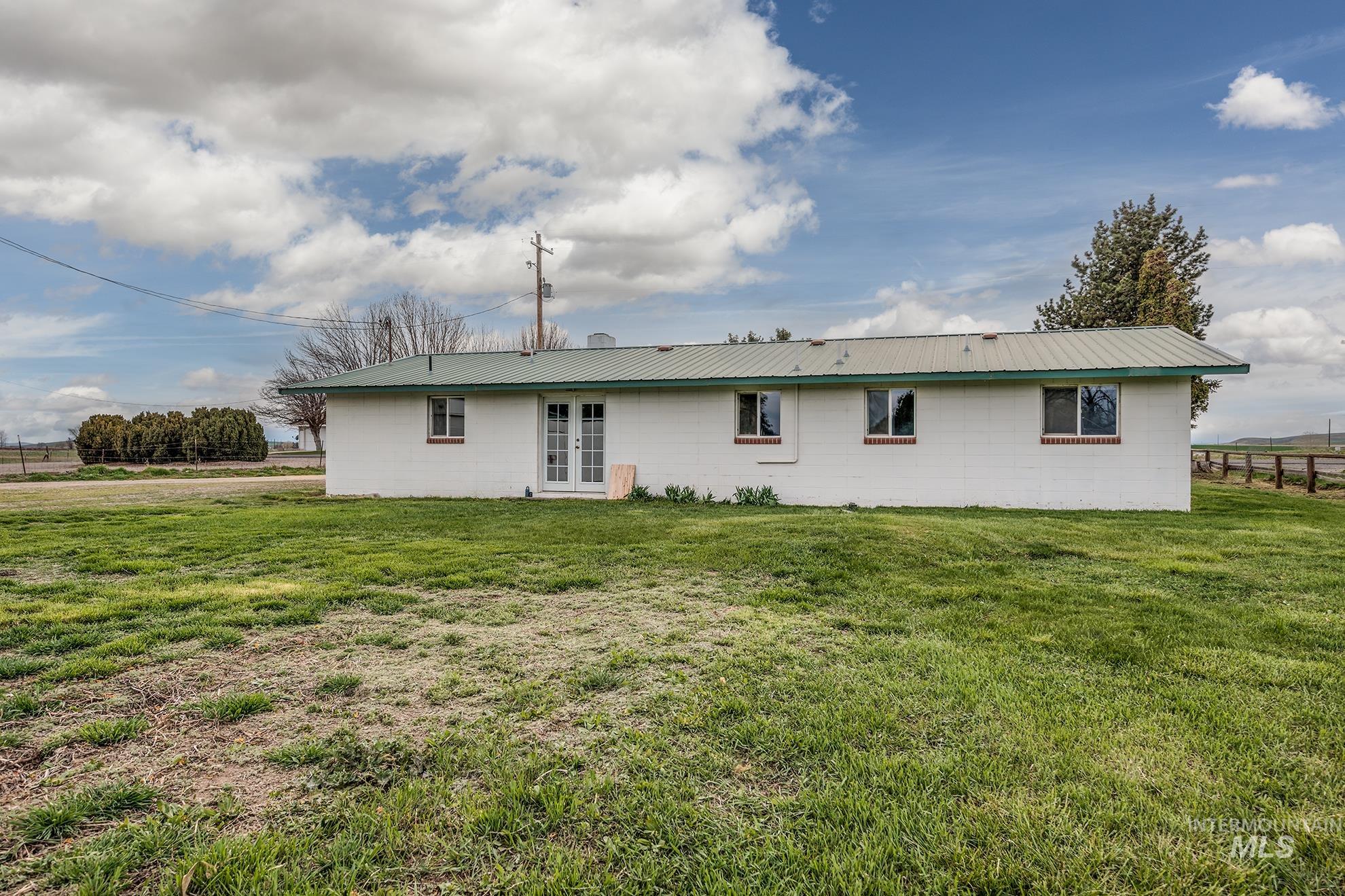 4484 Community Rd, Ontario, Oregon 97914, 3 Bedrooms, 2 Bathrooms, Residential For Sale, Price $450,000, 98980138