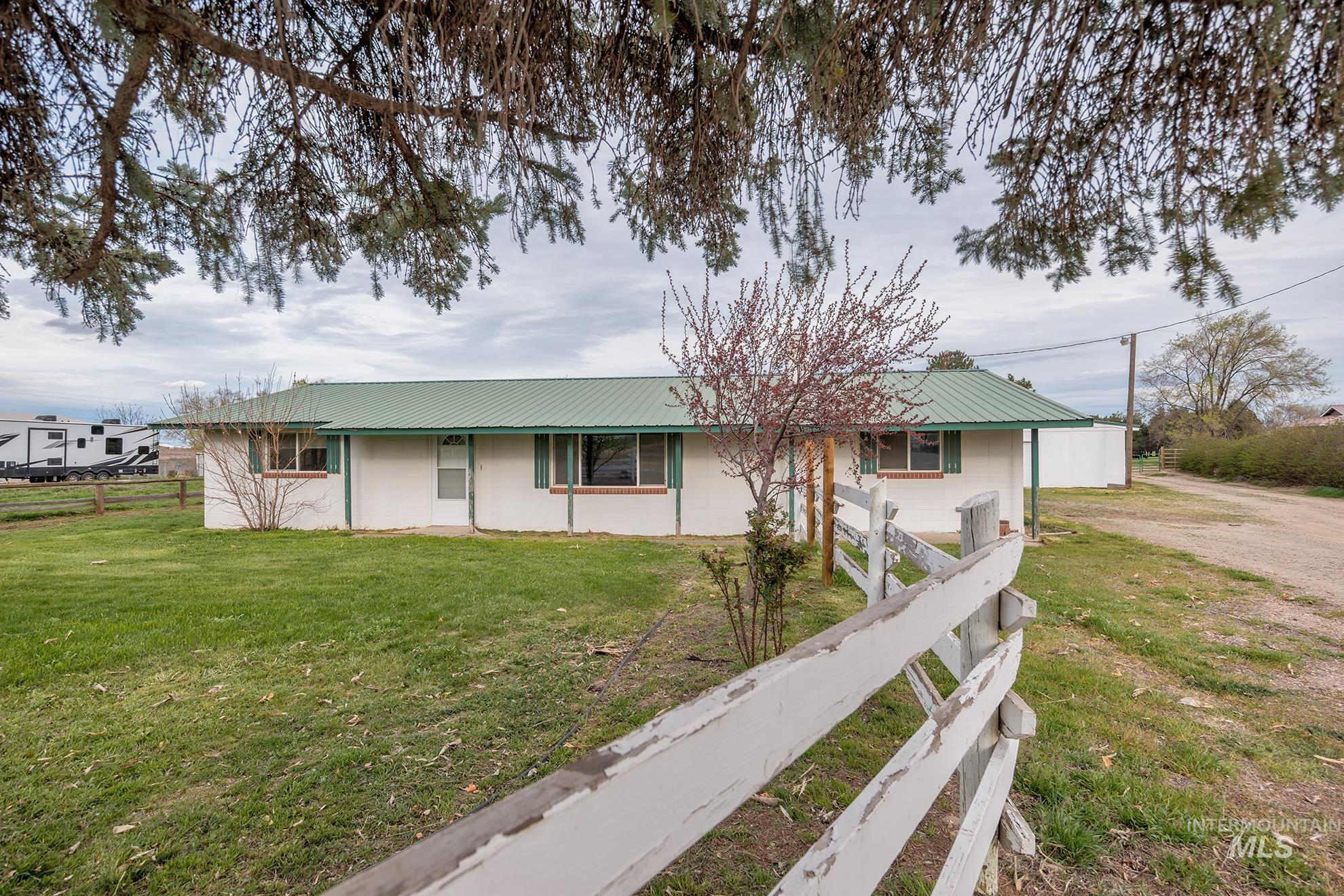 4484 Community Rd, Ontario, Oregon 97914, 3 Bedrooms, 2 Bathrooms, Residential For Sale, Price $450,000, 98980138