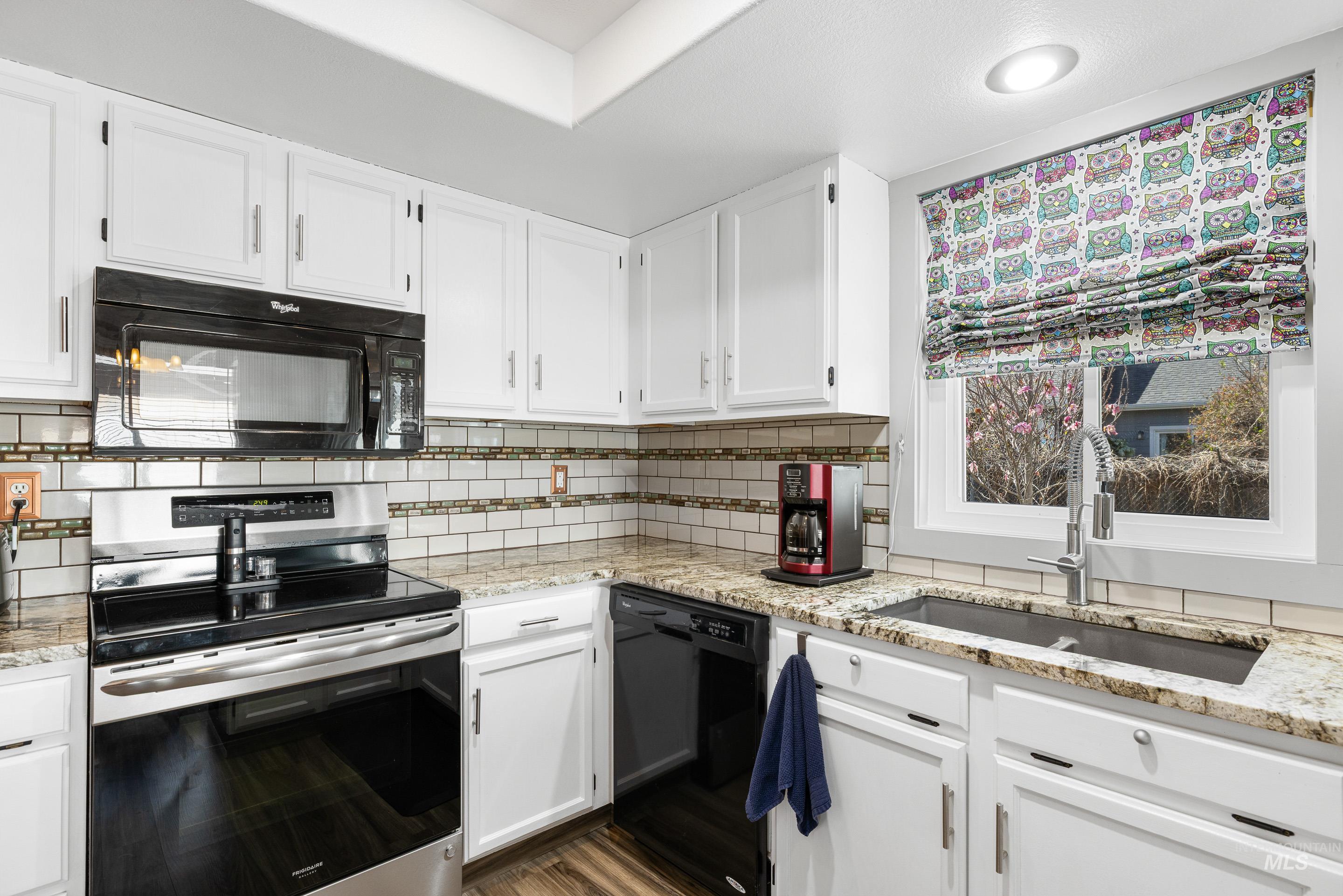 4883 S Rawhide Drive, Boise, Idaho 83709, 3 Bedrooms, 2 Bathrooms, Residential For Sale, Price $390,000,MLS 98980139