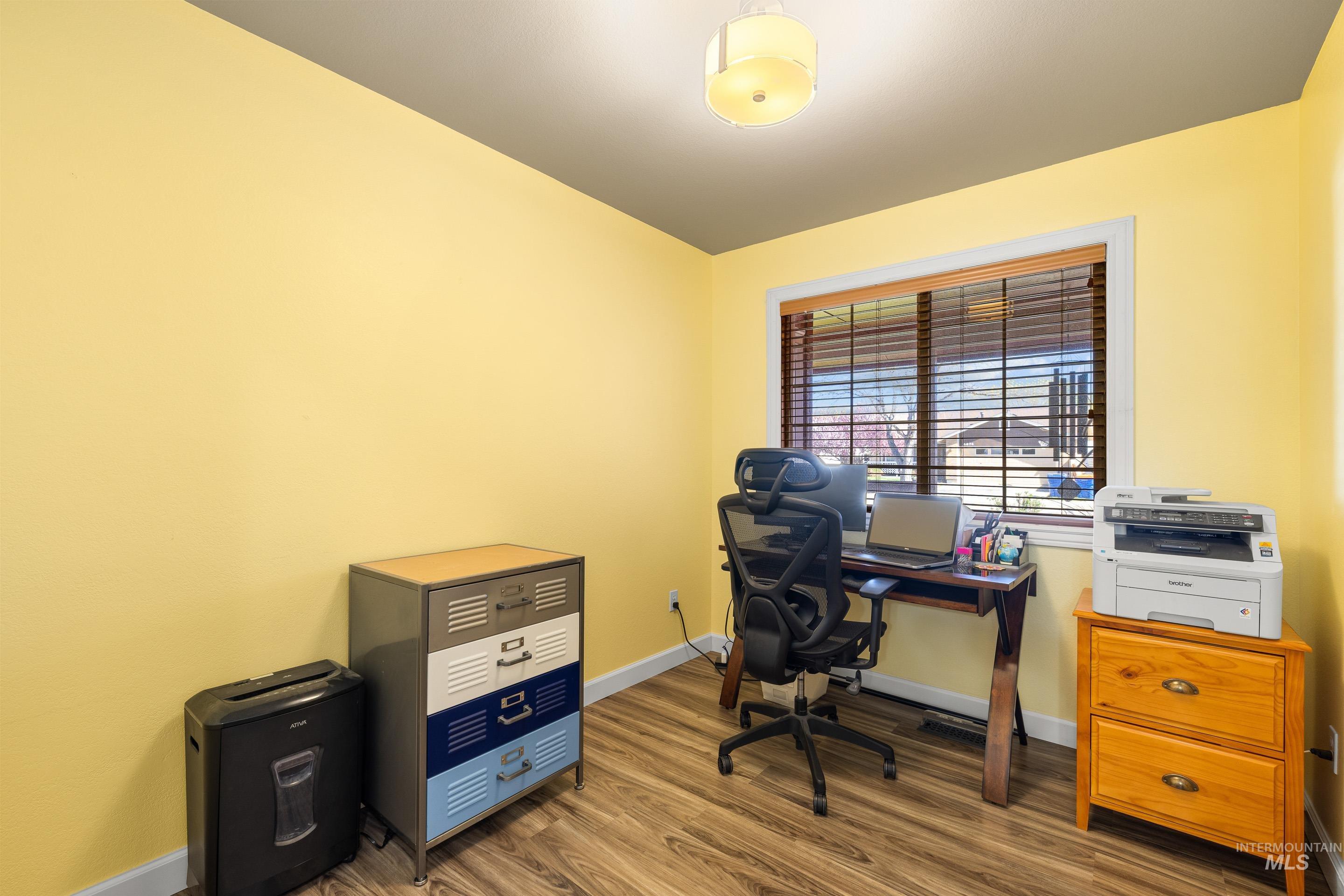 4883 S Rawhide Drive, Boise, Idaho 83709, 3 Bedrooms, 2 Bathrooms, Residential For Sale, Price $390,000,MLS 98980139