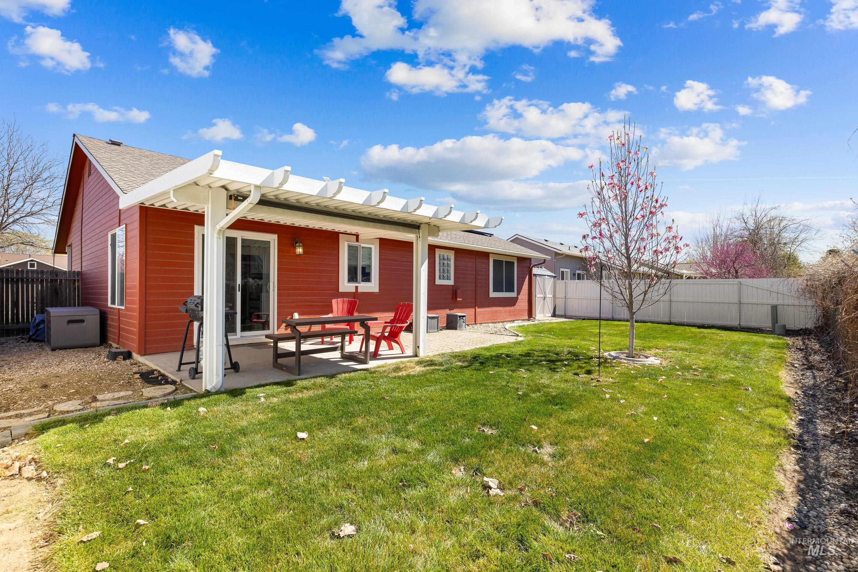 4883 S Rawhide Drive, Boise, Idaho 83709, 3 Bedrooms, 2 Bathrooms, Residential For Sale, Price $390,000,MLS 98980139