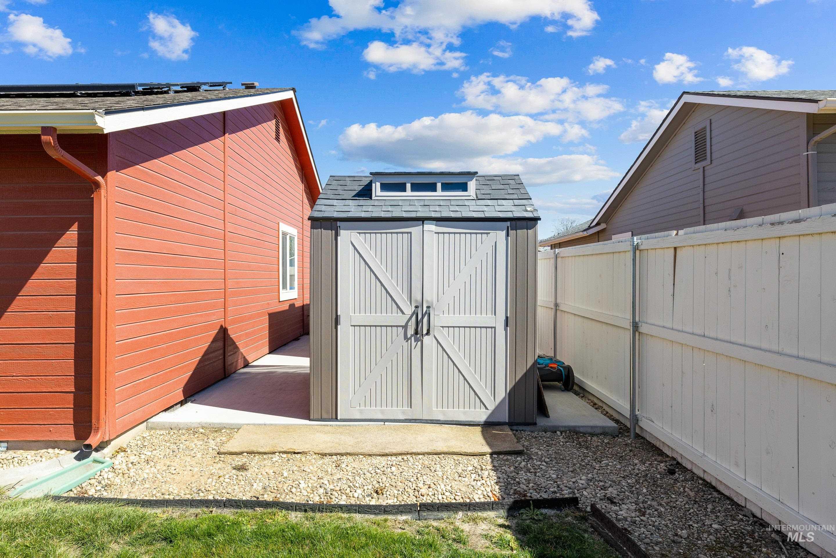 4883 S Rawhide Drive, Boise, Idaho 83709, 3 Bedrooms, 2 Bathrooms, Residential For Sale, Price $390,000,MLS 98980139