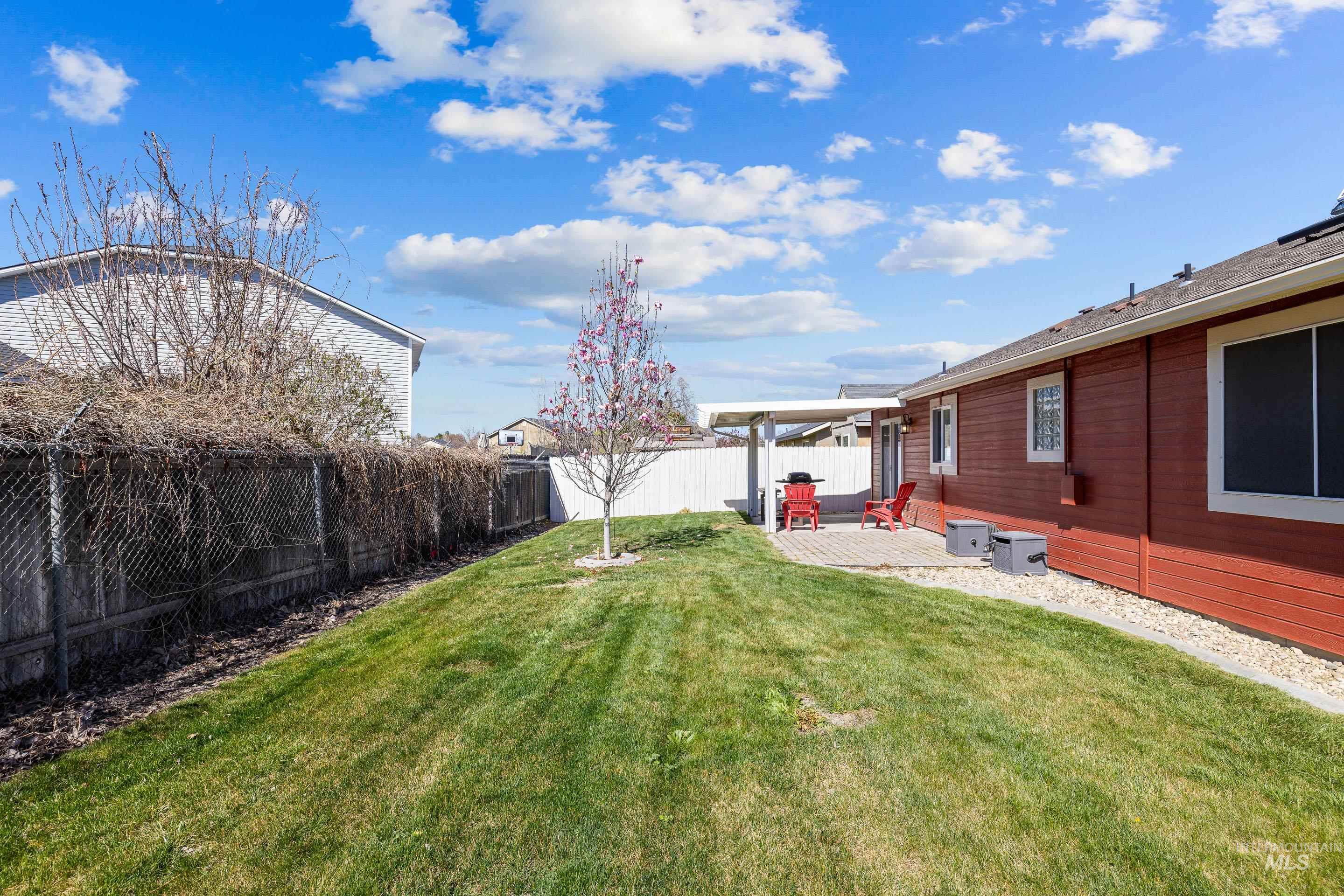 4883 S Rawhide Drive, Boise, Idaho 83709, 3 Bedrooms, 2 Bathrooms, Residential For Sale, Price $390,000,MLS 98980139