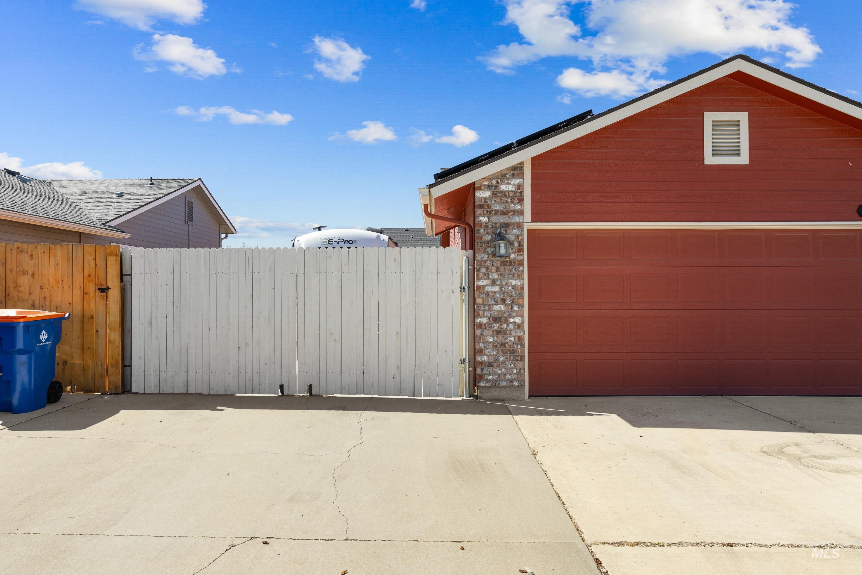 4883 S Rawhide Drive, Boise, Idaho 83709, 3 Bedrooms, 2 Bathrooms, Residential For Sale, Price $390,000,MLS 98980139