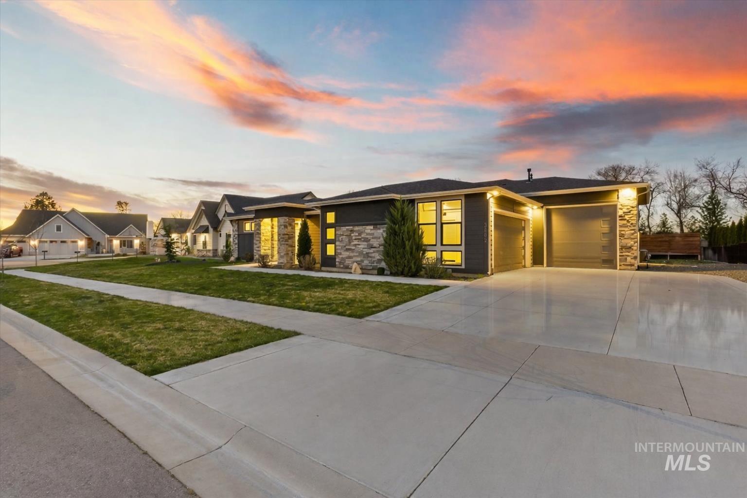 3882 W Haverhill St, Eagle, Idaho 83616, 4 Bedrooms, 3 Bathrooms, Residential For Sale, Price $999,999,MLS 98980141