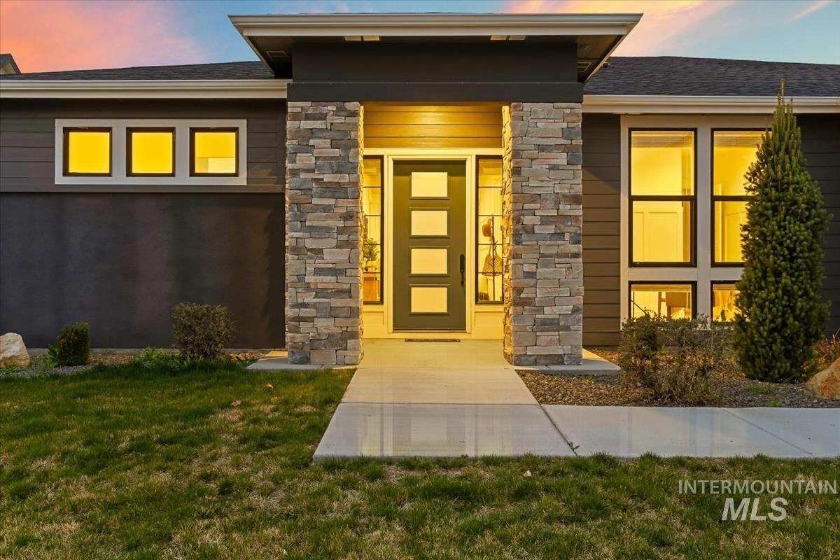 3882 W Haverhill St, Eagle, Idaho 83616, 4 Bedrooms, 3 Bathrooms, Residential For Sale, Price $999,999,MLS 98980141