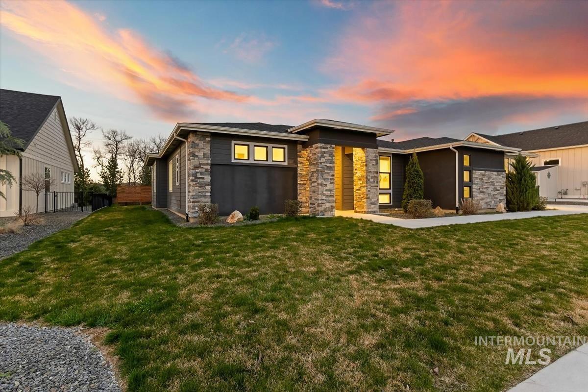 3882 W Haverhill St, Eagle, Idaho 83616, 4 Bedrooms, 3 Bathrooms, Residential For Sale, Price $999,999,MLS 98980141