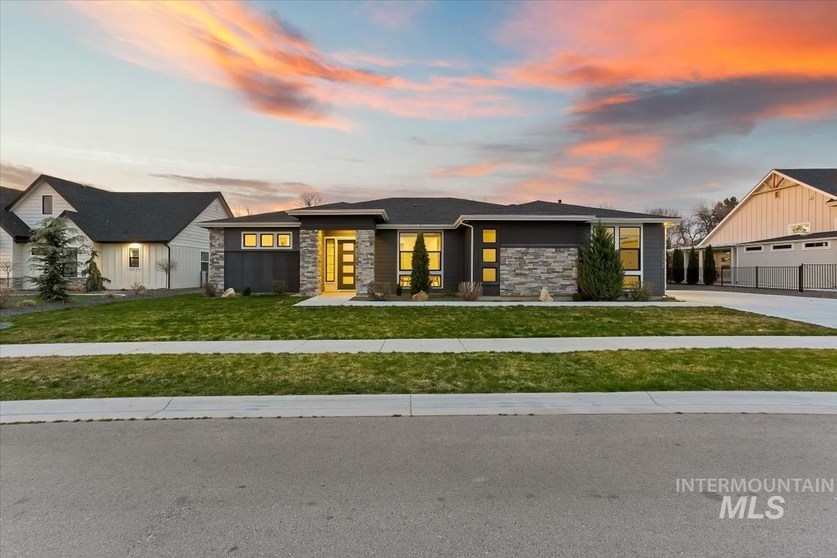 3882 W Haverhill St, Eagle, Idaho 83616, 4 Bedrooms, 3 Bathrooms, Residential For Sale, Price $999,999,MLS 98980141