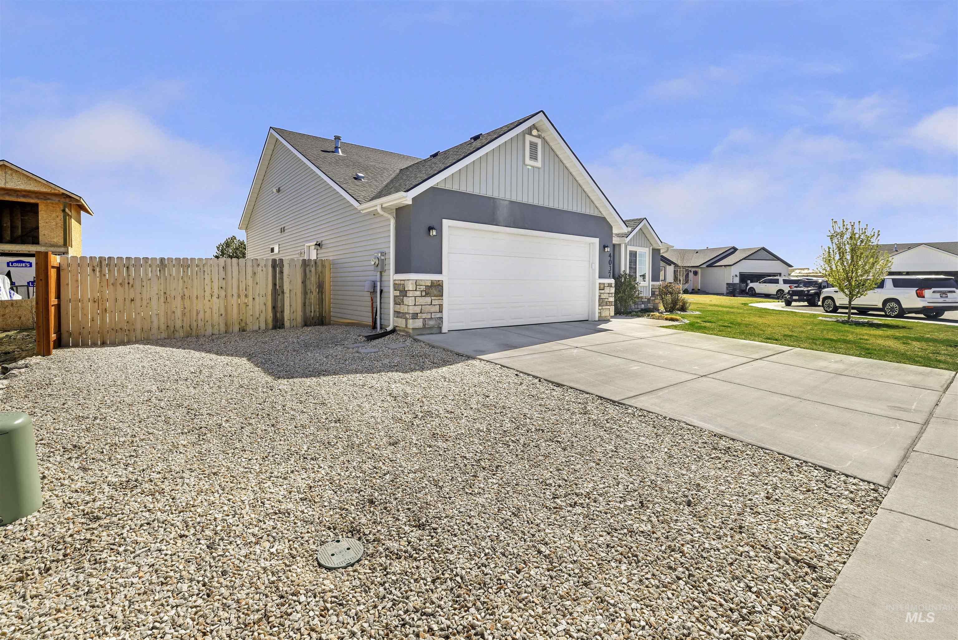 4037 N Blue Cascade Ct E, Buhl, Idaho 83316, 3 Bedrooms, 2 Bathrooms, Residential For Sale, Price $385,000,MLS 98980146