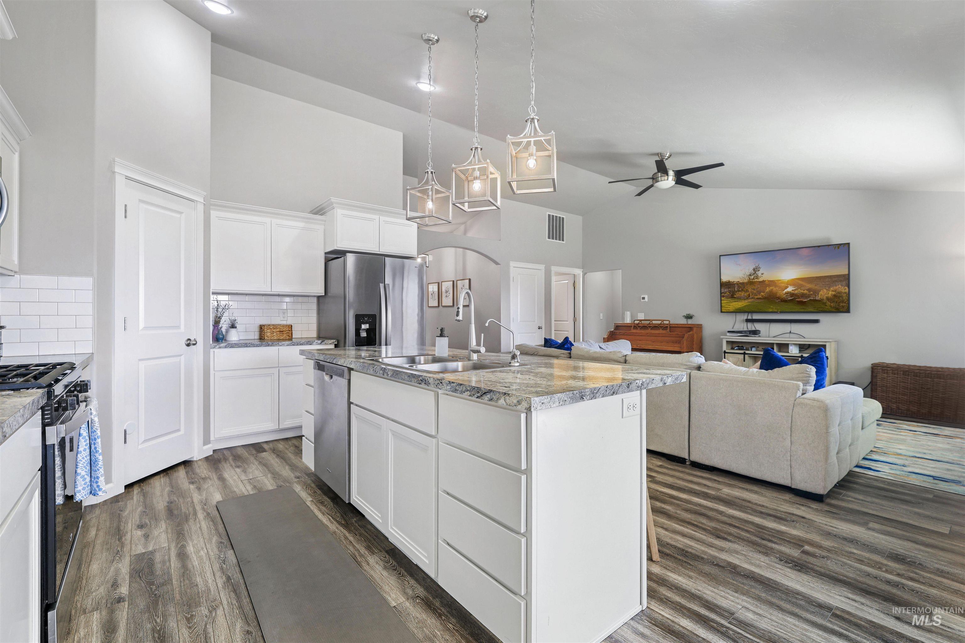 4037 N Blue Cascade Ct E, Buhl, Idaho 83316, 3 Bedrooms, 2 Bathrooms, Residential For Sale, Price $385,000,MLS 98980146