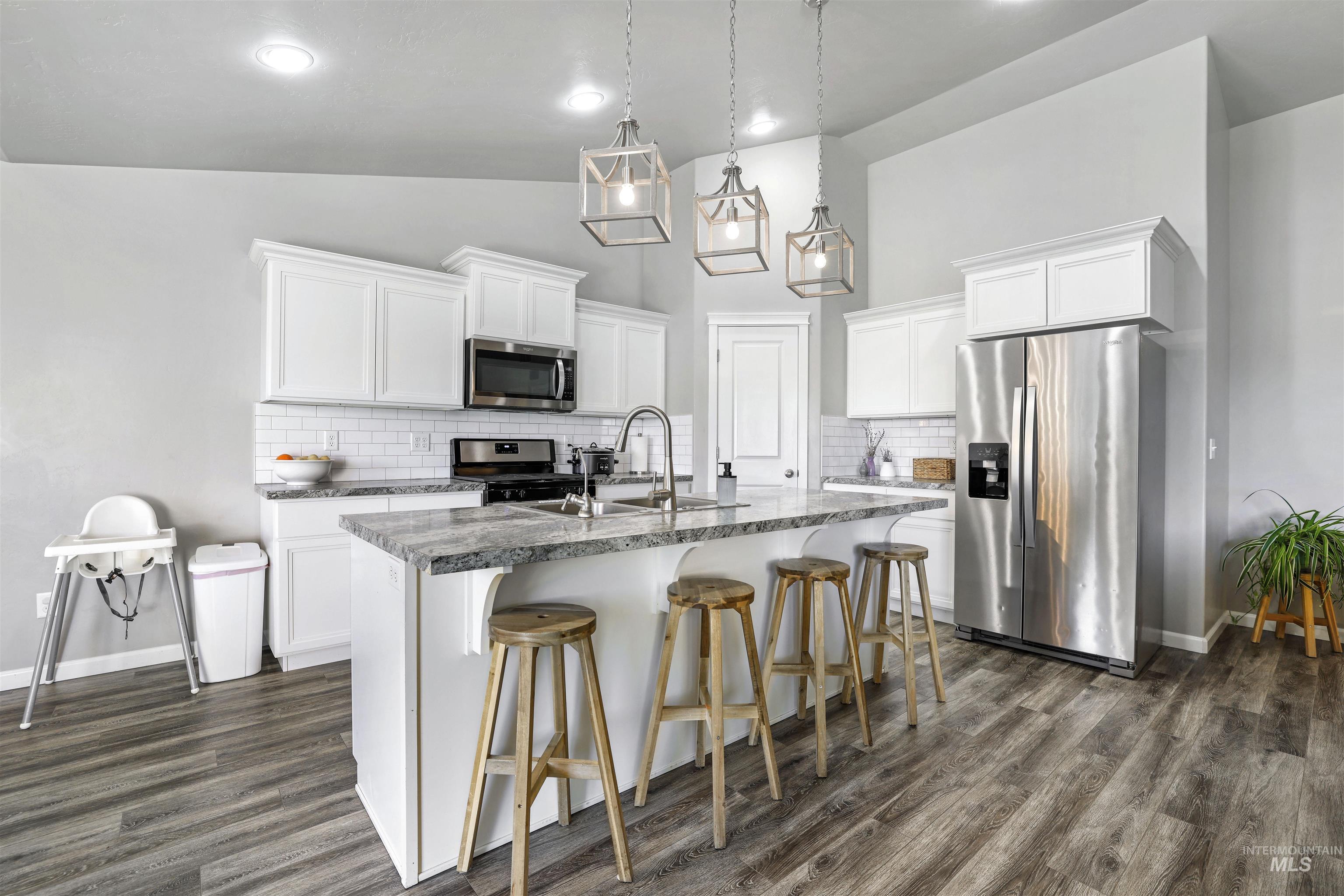 4037 N Blue Cascade Ct E, Buhl, Idaho 83316, 3 Bedrooms, 2 Bathrooms, Residential For Sale, Price $385,000,MLS 98980146