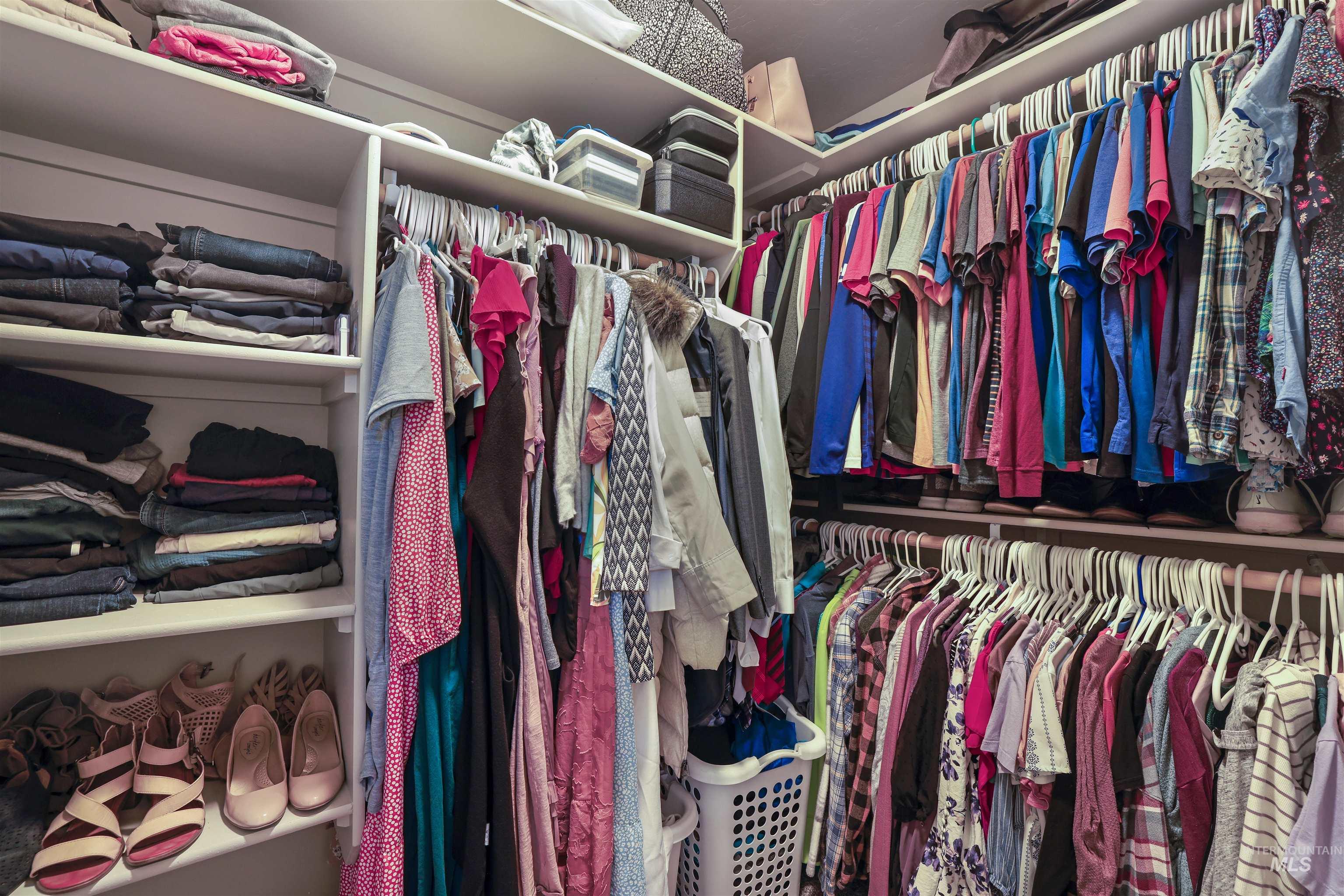 4037 N Blue Cascade Ct E, Buhl, Idaho 83316, 3 Bedrooms, 2 Bathrooms, Residential For Sale, Price $385,000,MLS 98980146