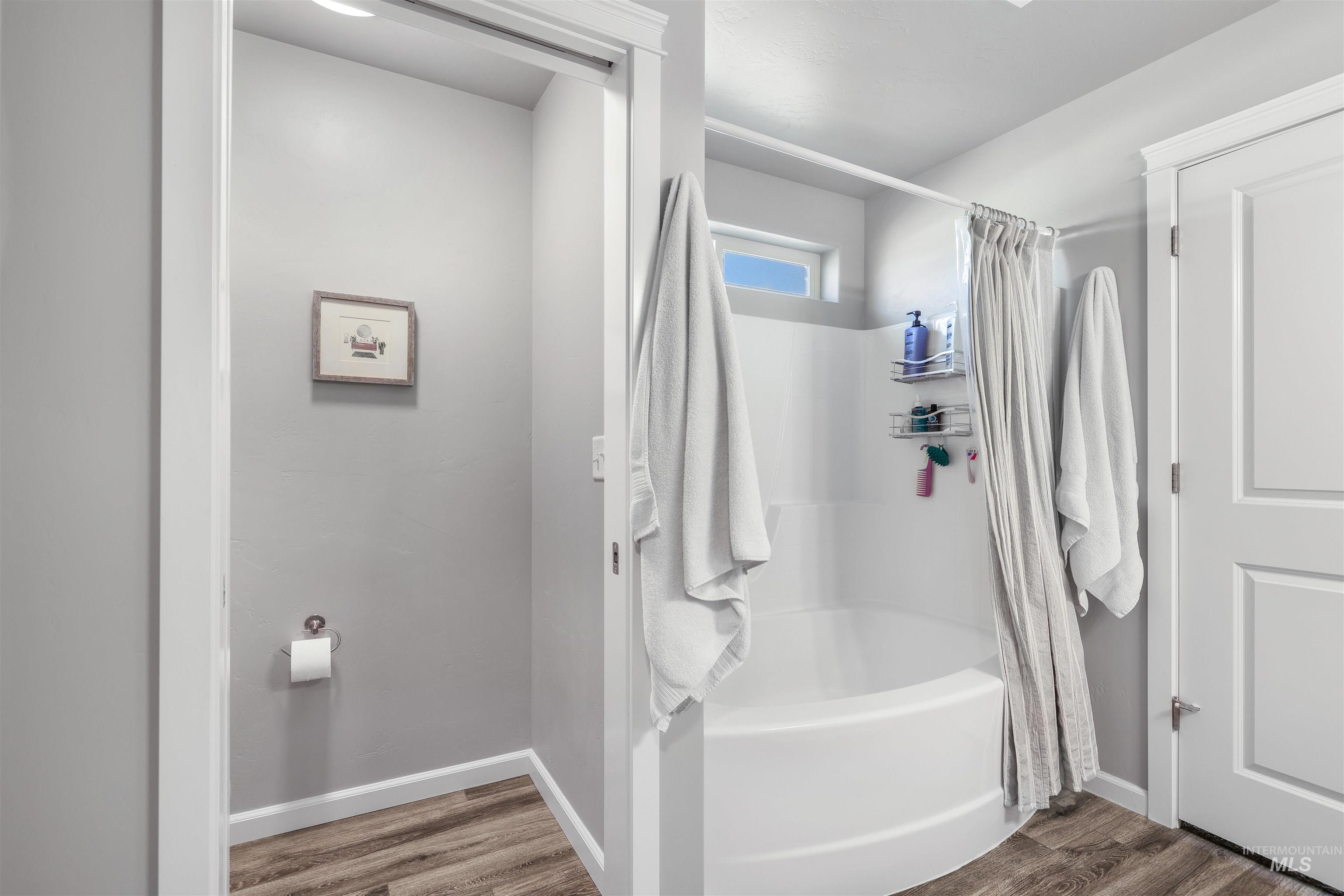 4037 N Blue Cascade Ct E, Buhl, Idaho 83316, 3 Bedrooms, 2 Bathrooms, Residential For Sale, Price $385,000,MLS 98980146