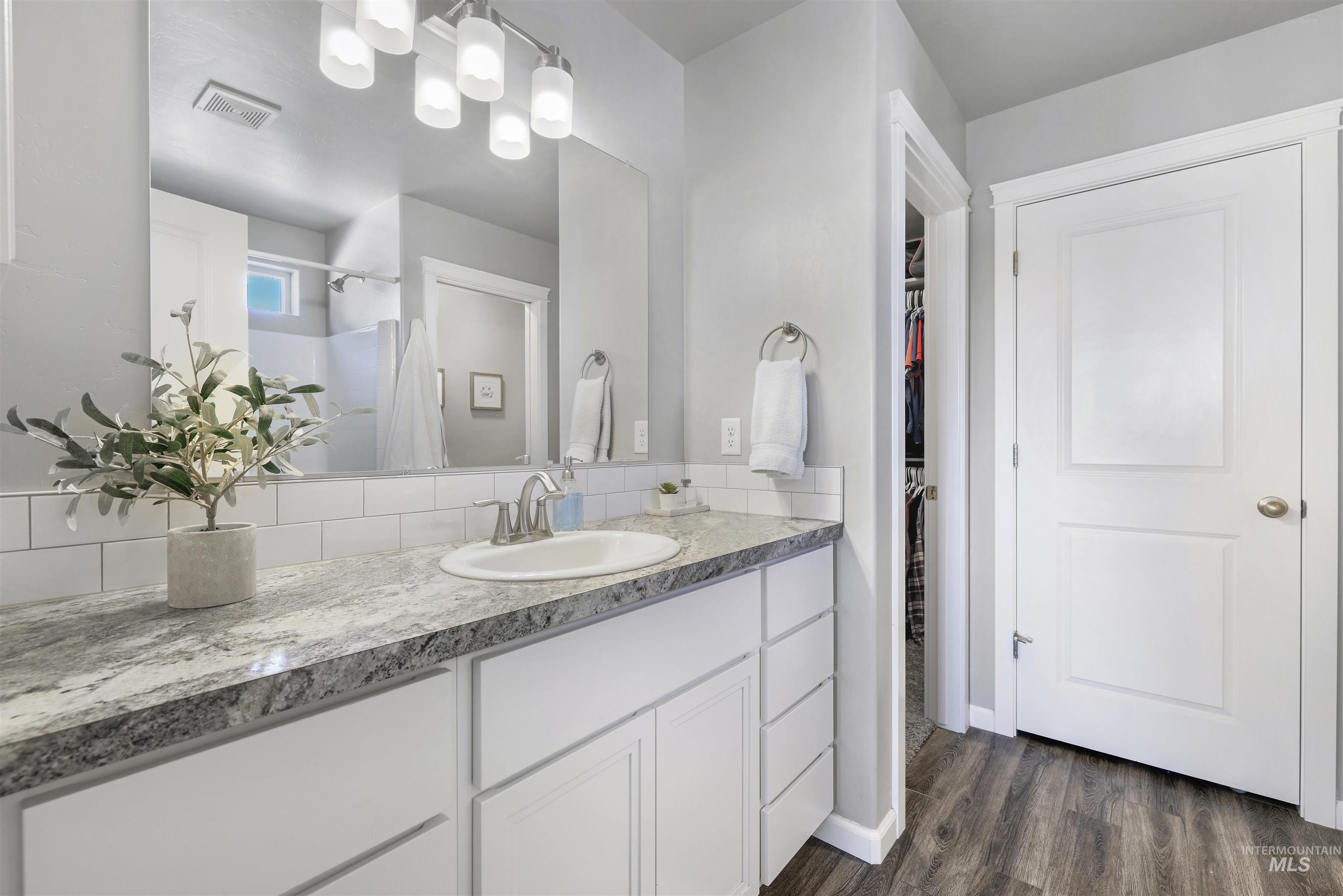 4037 N Blue Cascade Ct E, Buhl, Idaho 83316, 3 Bedrooms, 2 Bathrooms, Residential For Sale, Price $385,000,MLS 98980146