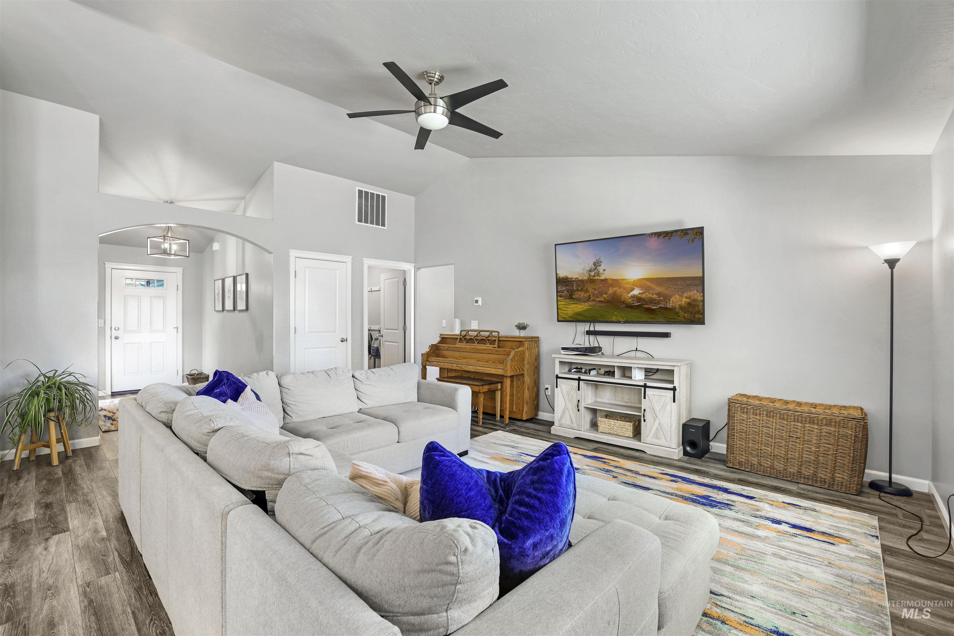 4037 N Blue Cascade Ct E, Buhl, Idaho 83316, 3 Bedrooms, 2 Bathrooms, Residential For Sale, Price $385,000,MLS 98980146