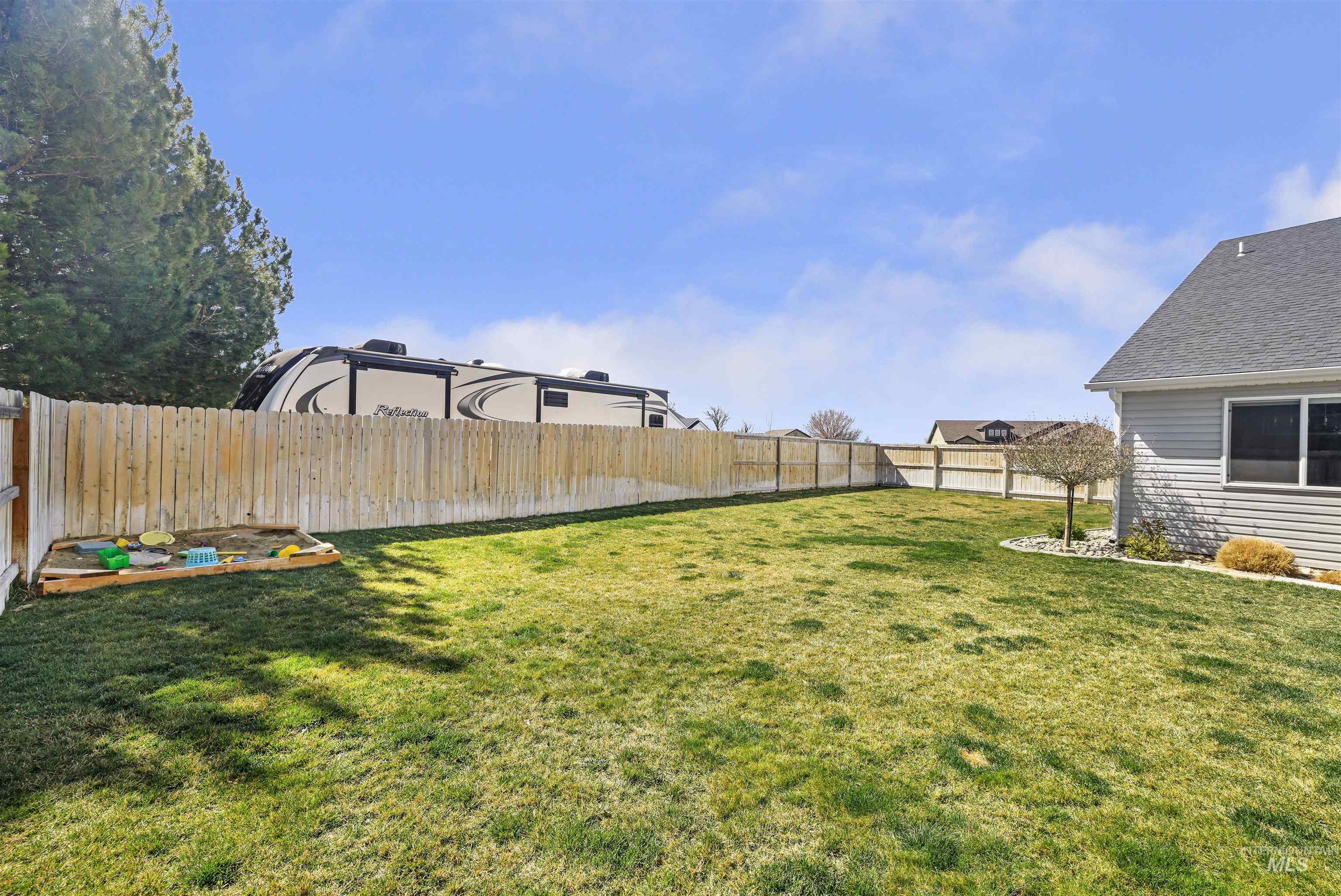 4037 N Blue Cascade Ct E, Buhl, Idaho 83316, 3 Bedrooms, 2 Bathrooms, Residential For Sale, Price $385,000,MLS 98980146