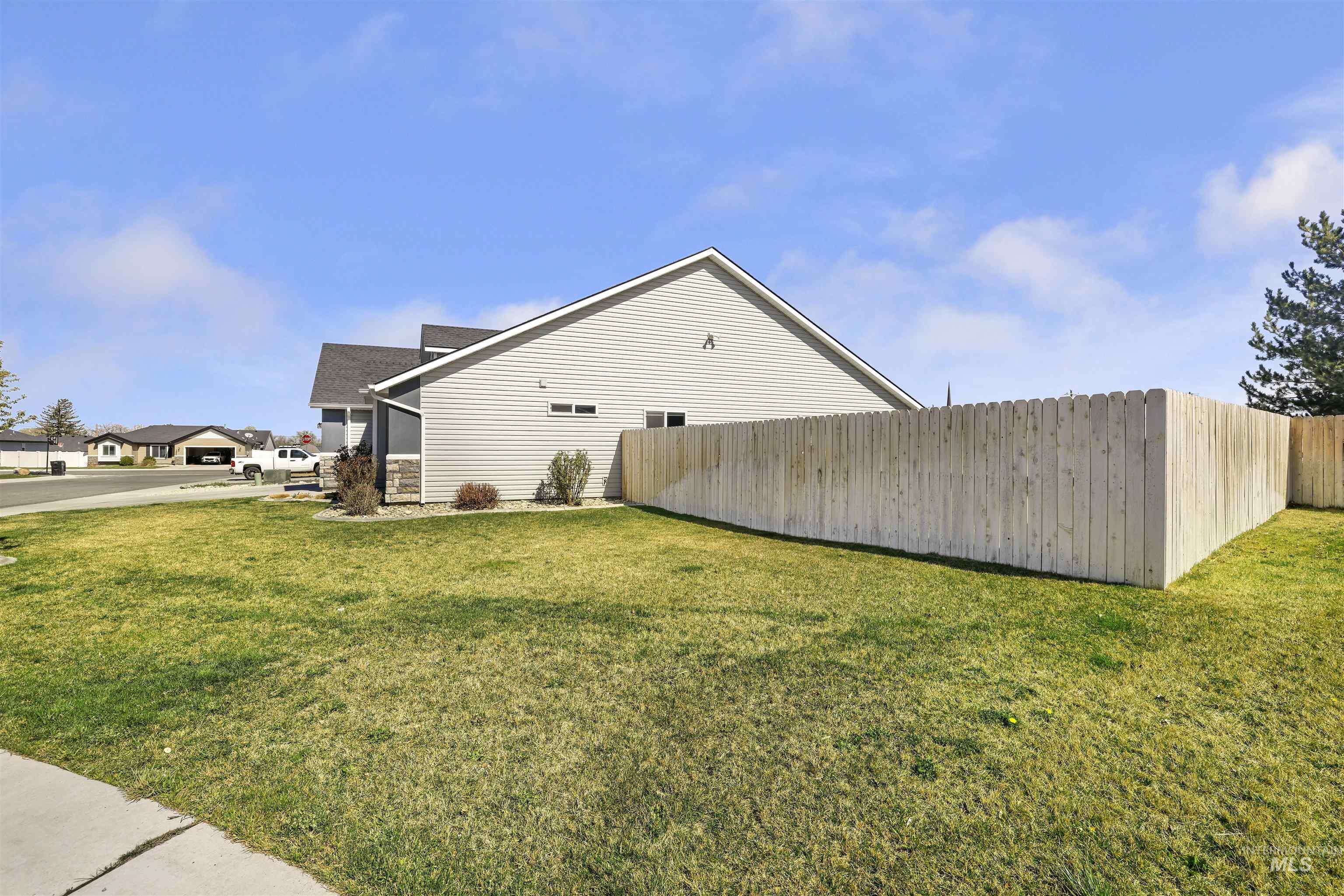 4037 N Blue Cascade Ct E, Buhl, Idaho 83316, 3 Bedrooms, 2 Bathrooms, Residential For Sale, Price $385,000,MLS 98980146