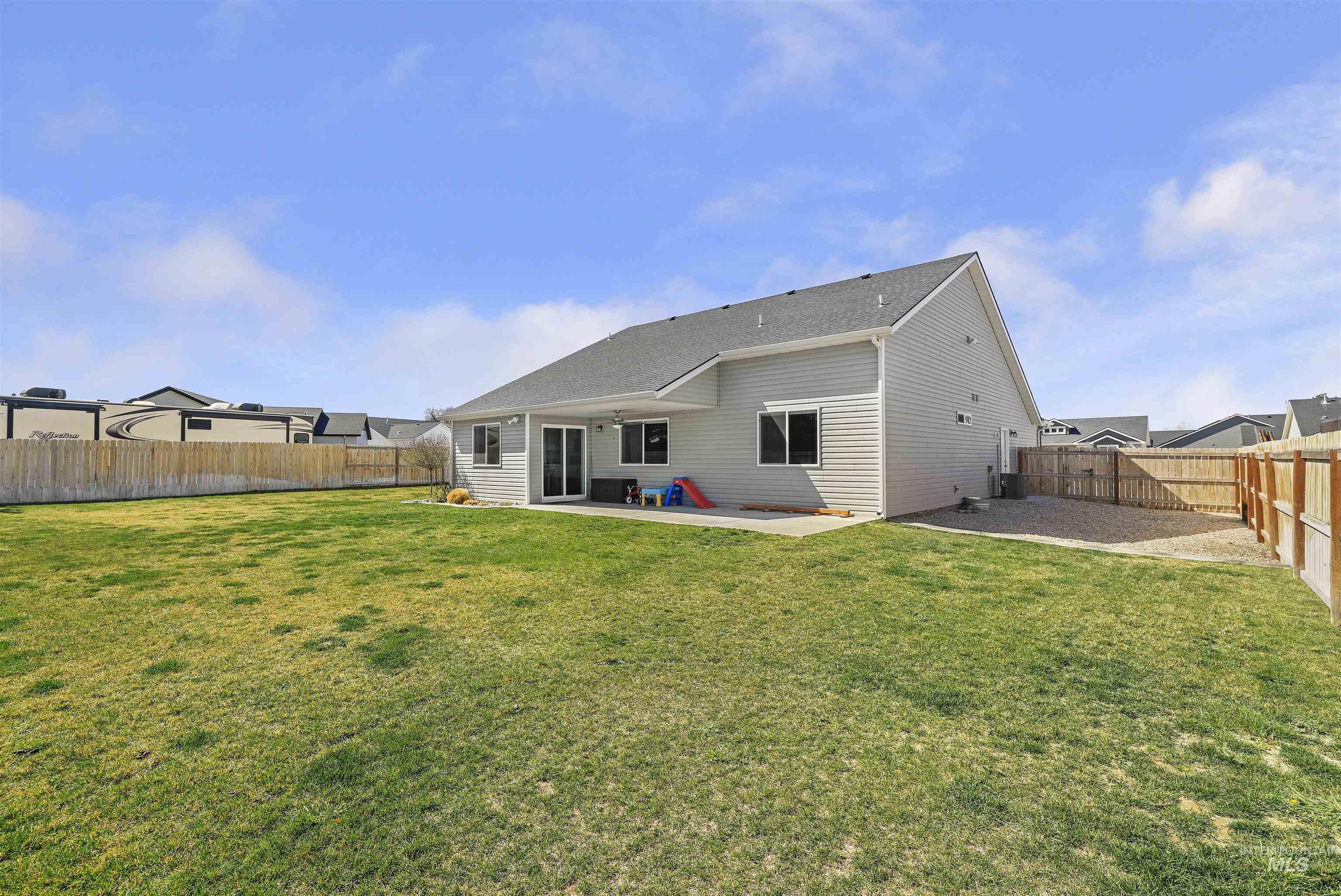 4037 N Blue Cascade Ct E, Buhl, Idaho 83316, 3 Bedrooms, 2 Bathrooms, Residential For Sale, Price $385,000,MLS 98980146