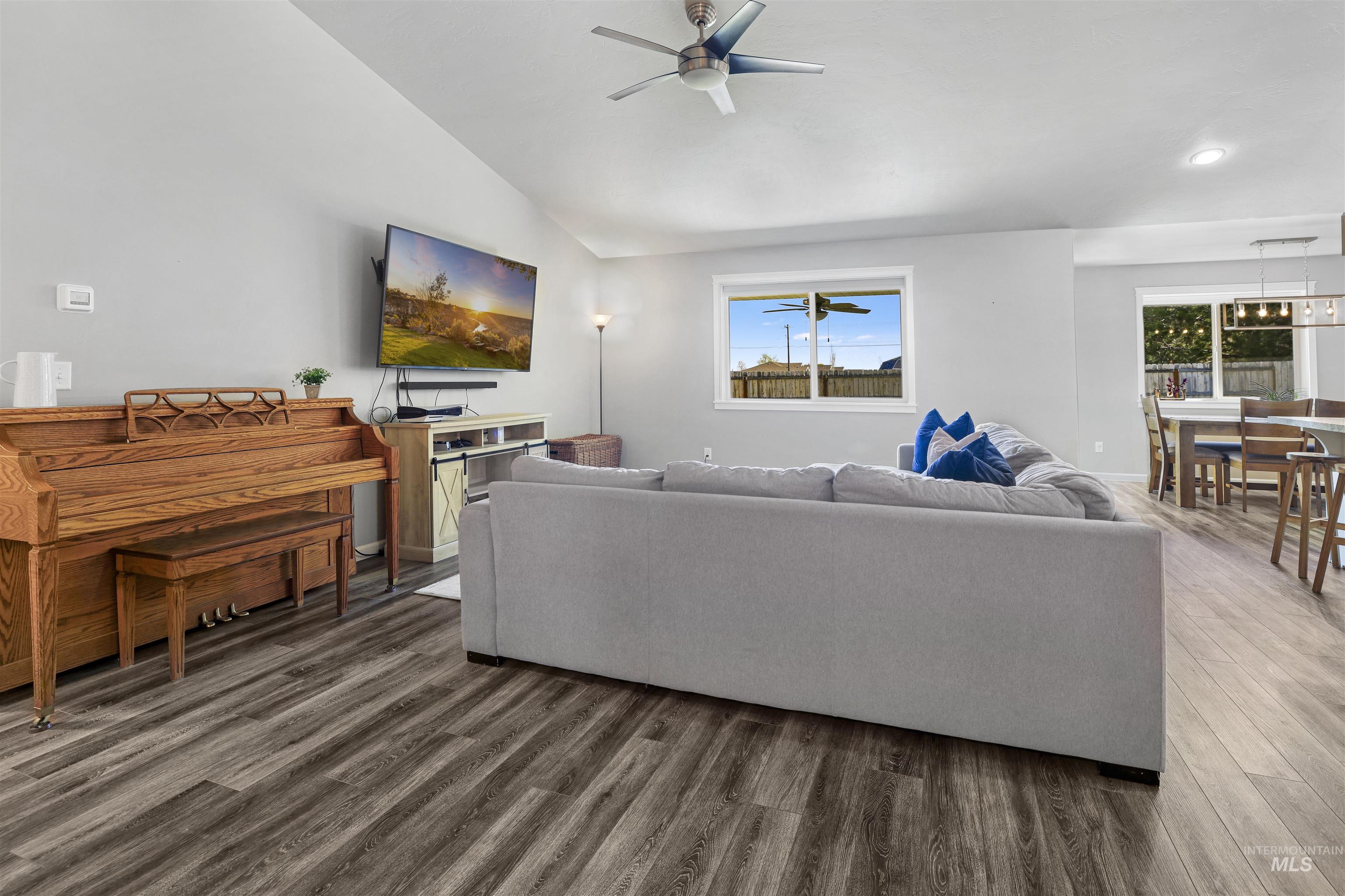 4037 N Blue Cascade Ct E, Buhl, Idaho 83316, 3 Bedrooms, 2 Bathrooms, Residential For Sale, Price $385,000,MLS 98980146