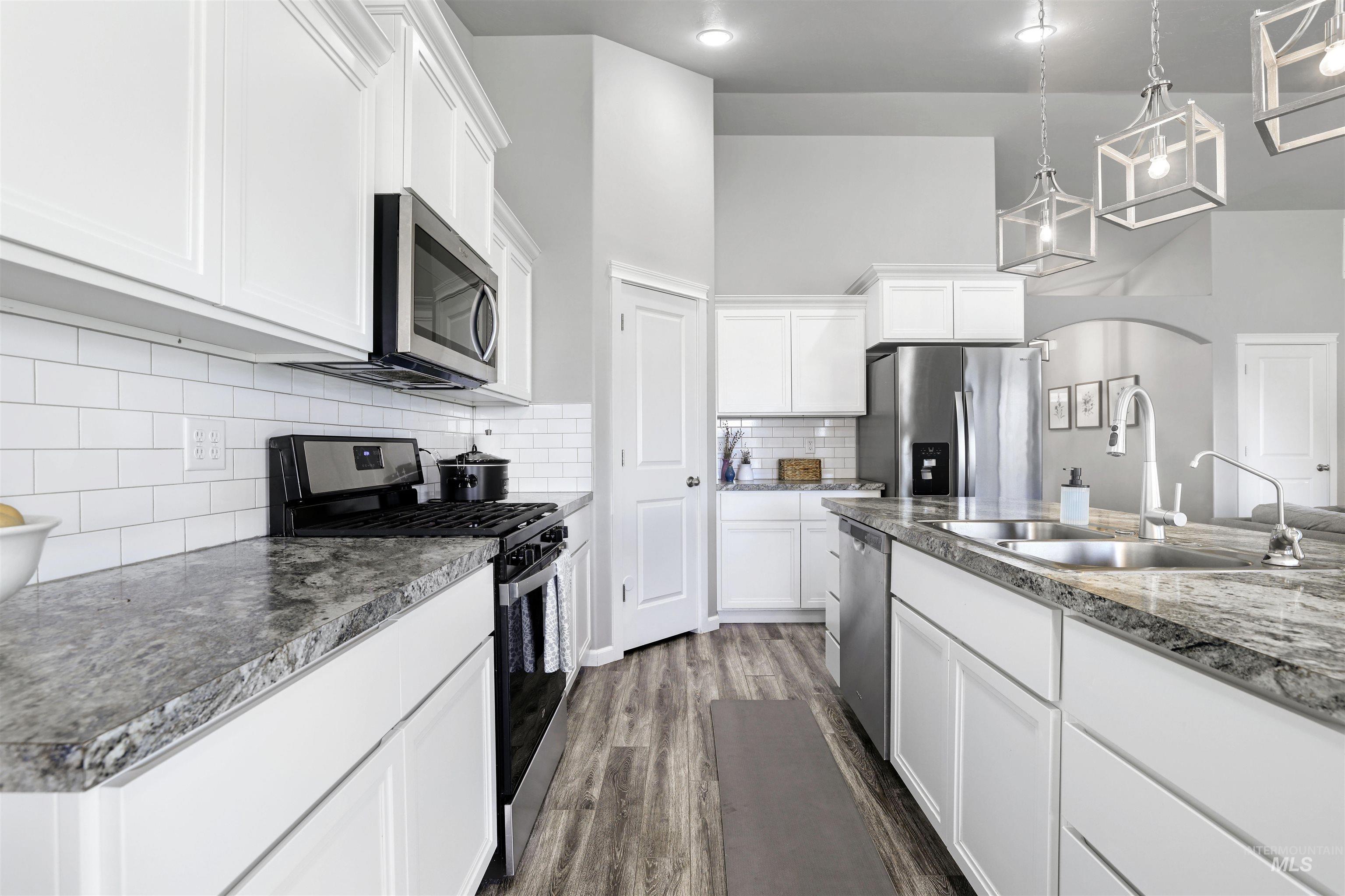 4037 N Blue Cascade Ct E, Buhl, Idaho 83316, 3 Bedrooms, 2 Bathrooms, Residential For Sale, Price $385,000,MLS 98980146