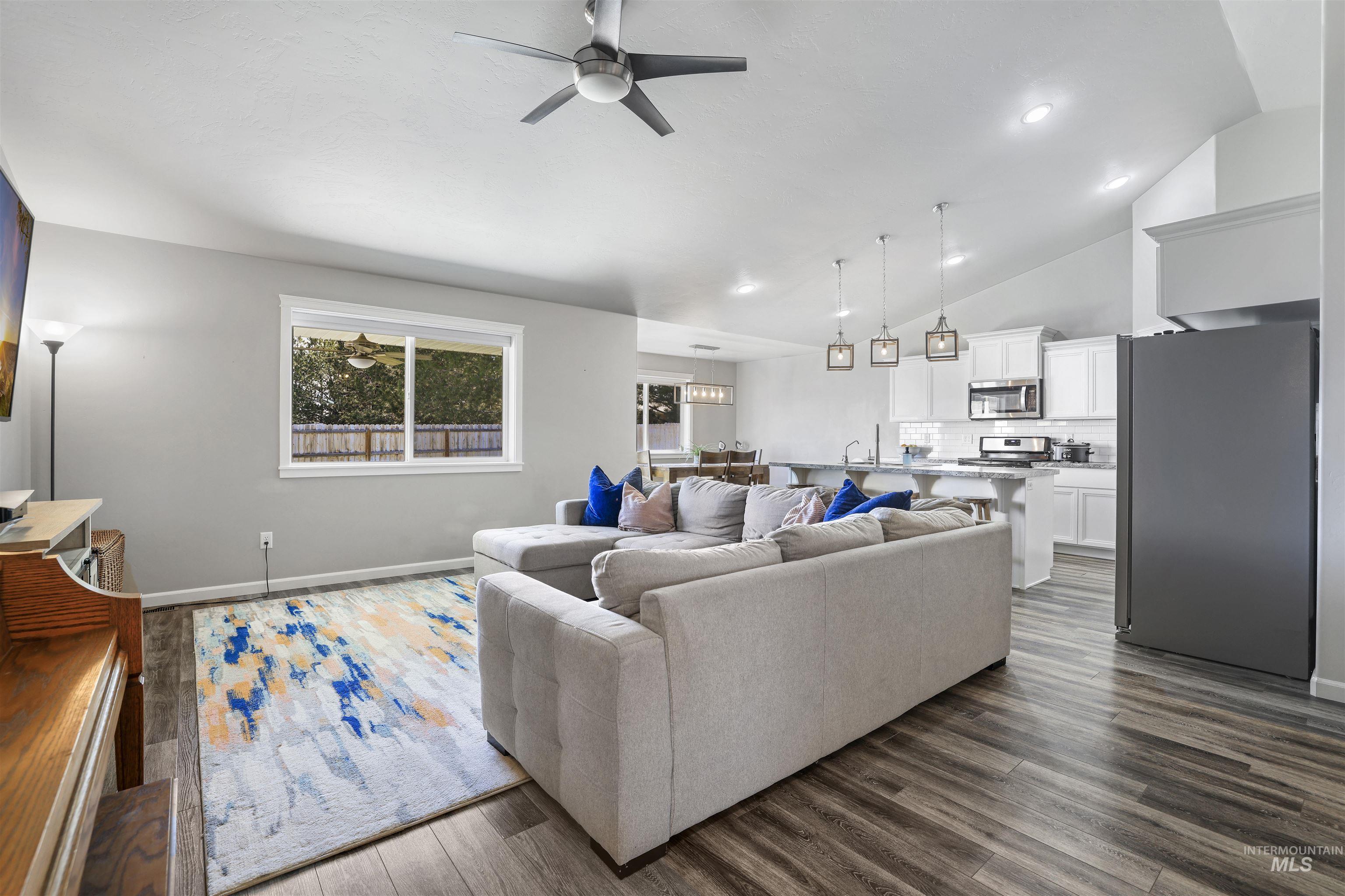 4037 N Blue Cascade Ct E, Buhl, Idaho 83316, 3 Bedrooms, 2 Bathrooms, Residential For Sale, Price $385,000,MLS 98980146