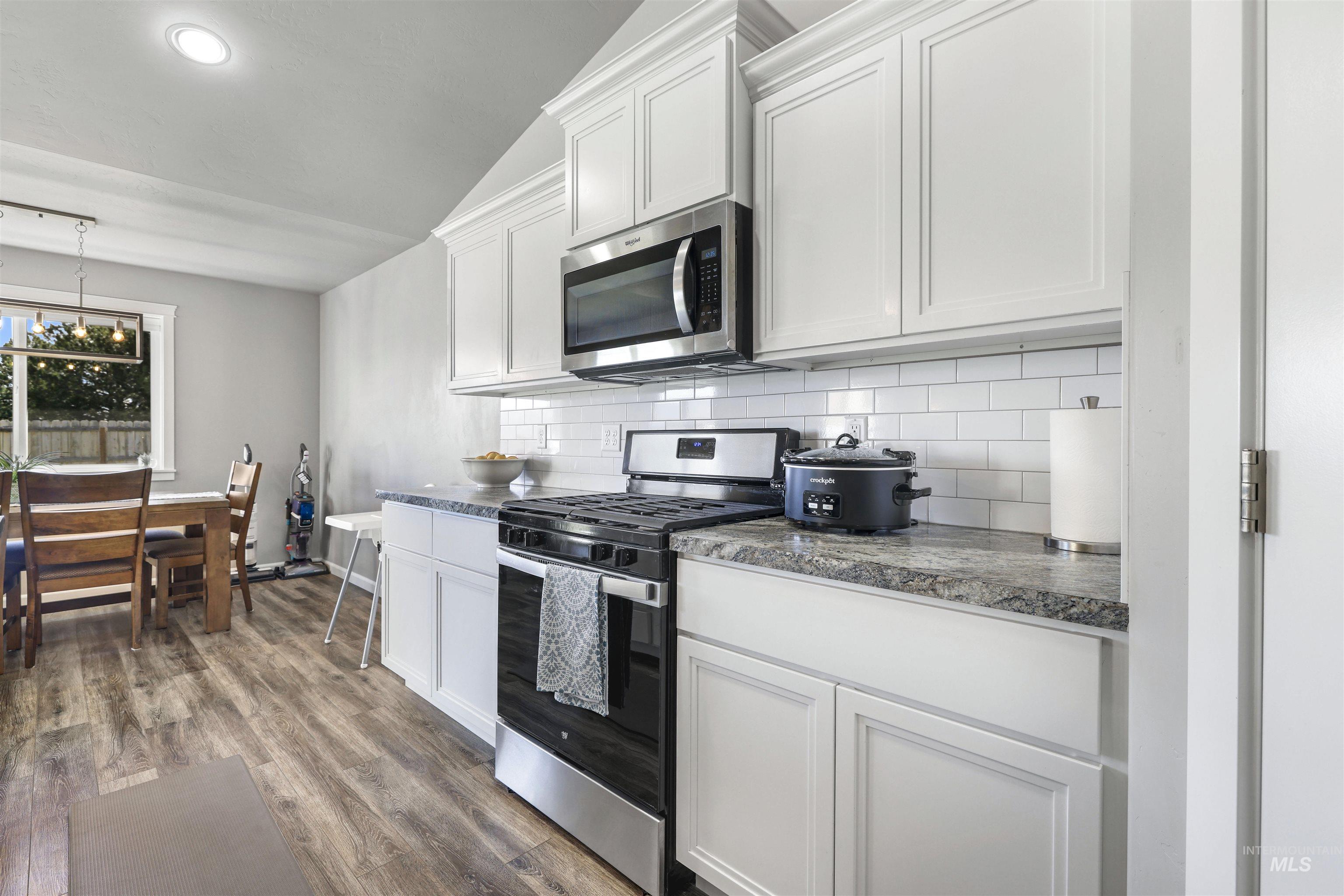 4037 N Blue Cascade Ct E, Buhl, Idaho 83316, 3 Bedrooms, 2 Bathrooms, Residential For Sale, Price $385,000,MLS 98980146