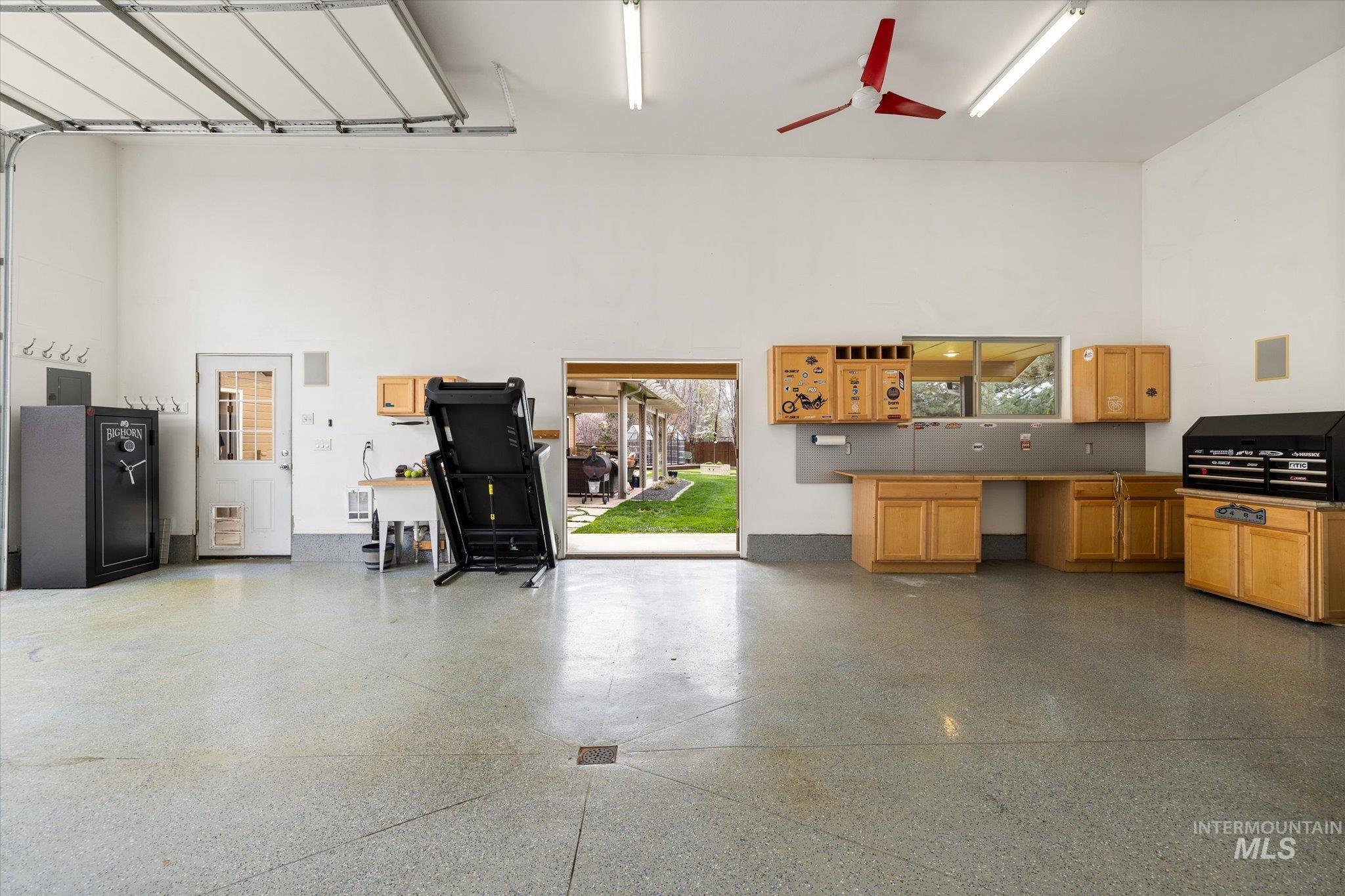 9802 W Big Springs Blvd., Boise, Idaho 83714, 4 Bedrooms, 3 Bathrooms, Residential For Sale, Price $999,999,MLS 98980147