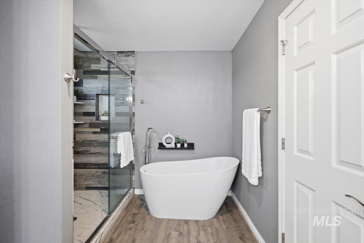 2441 N Snow Goose Way, Meridian, Idaho 83646, 4 Bedrooms, 2 Bathrooms, Residential For Sale, Price $645,000,MLS 98980148