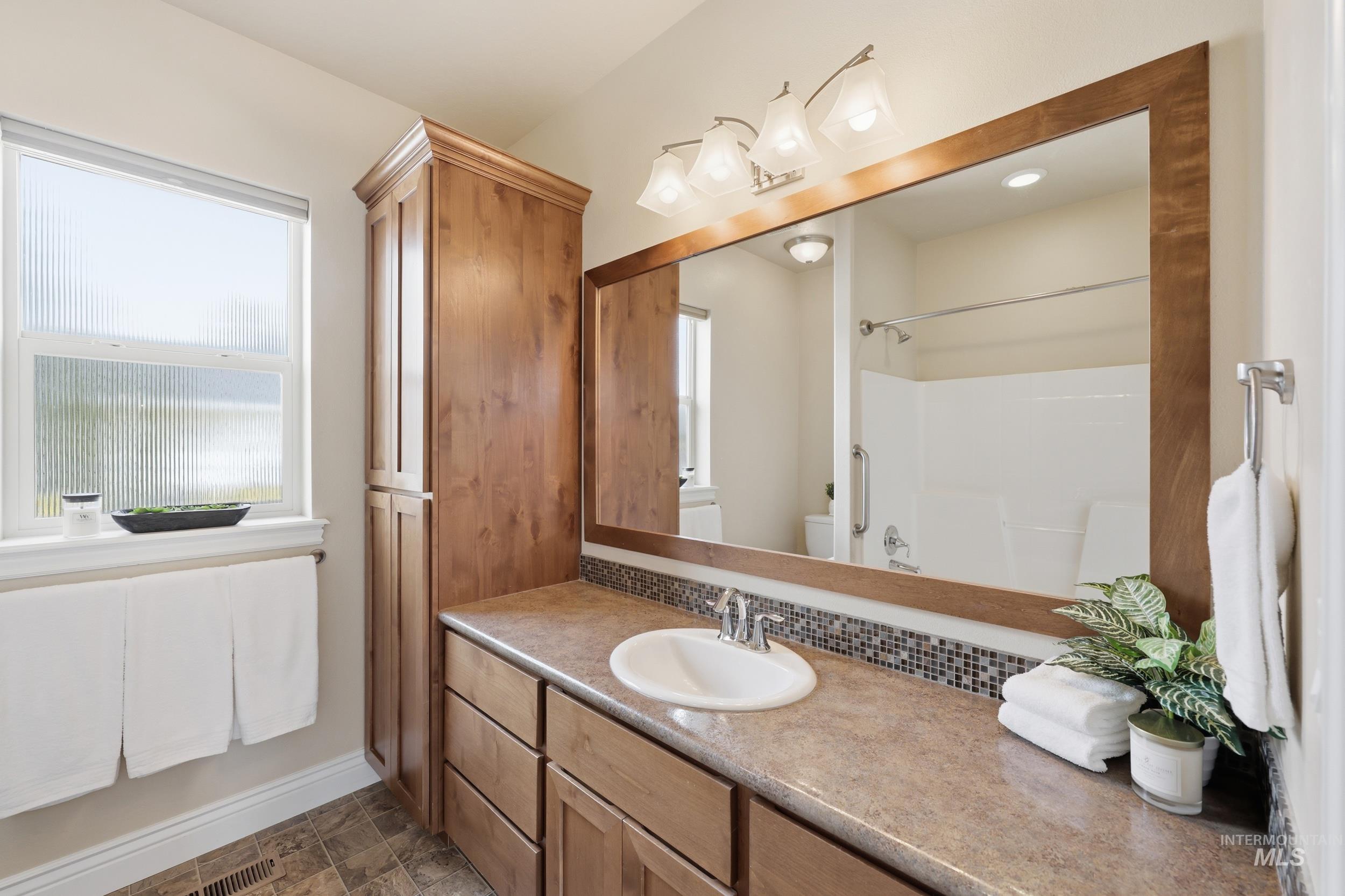 816 E Tallinn St, Meridian, Idaho 83646, 2 Bedrooms, 2 Bathrooms, Residential For Sale, Price $479,000, 98980149