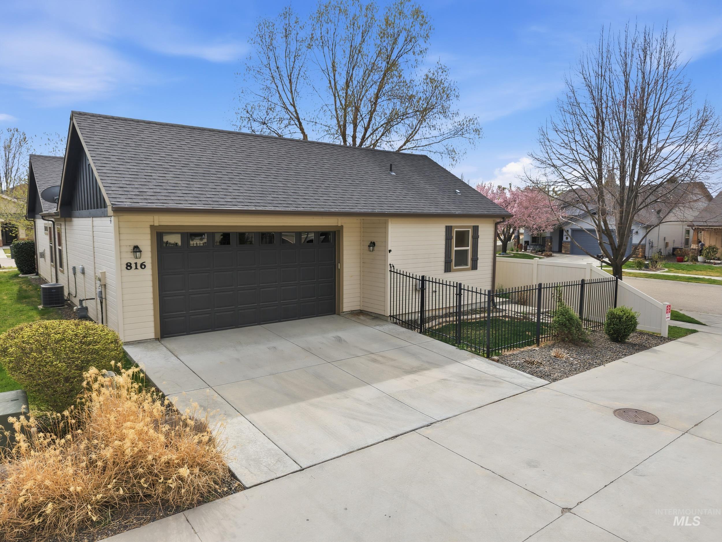 816 E Tallinn St, Meridian, Idaho 83646, 2 Bedrooms, 2 Bathrooms, Residential For Sale, Price $479,000, 98980149