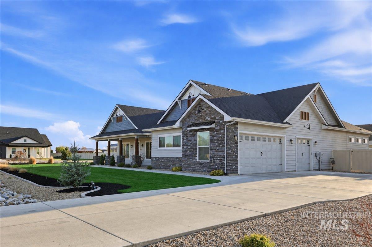 24785 Sienna Glenn St., Middleton, Idaho 83644, 3 Bedrooms, 2.5 Bathrooms, Residential For Sale, Price $879,900,MLS 98980150