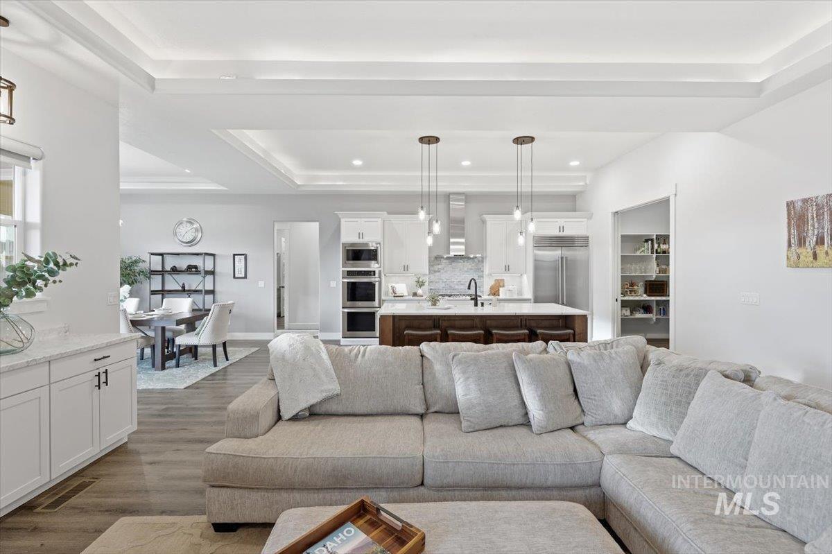 24785 Sienna Glenn St., Middleton, Idaho 83644, 3 Bedrooms, 2.5 Bathrooms, Residential For Sale, Price $879,900,MLS 98980150