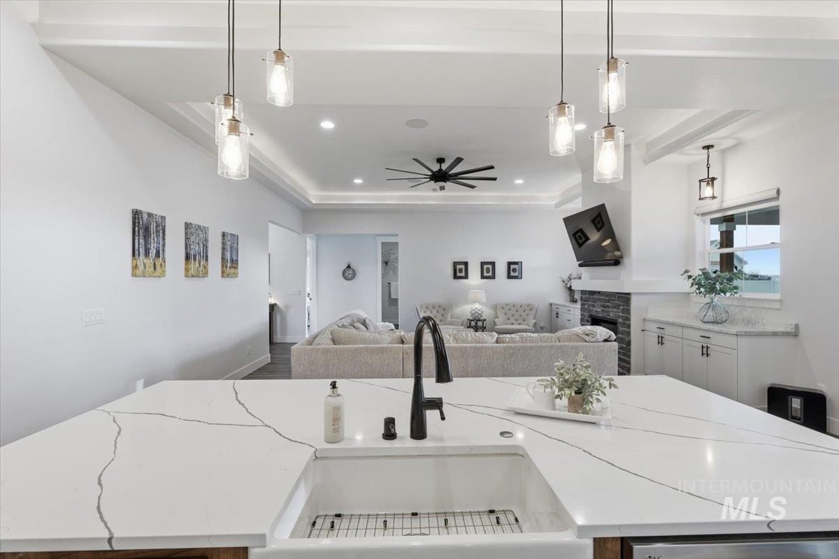 24785 Sienna Glenn St., Middleton, Idaho 83644, 3 Bedrooms, 2.5 Bathrooms, Residential For Sale, Price $879,900,MLS 98980150