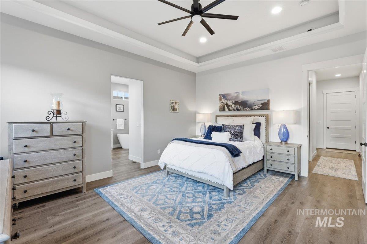 24785 Sienna Glenn St., Middleton, Idaho 83644, 3 Bedrooms, 2.5 Bathrooms, Residential For Sale, Price $879,900,MLS 98980150