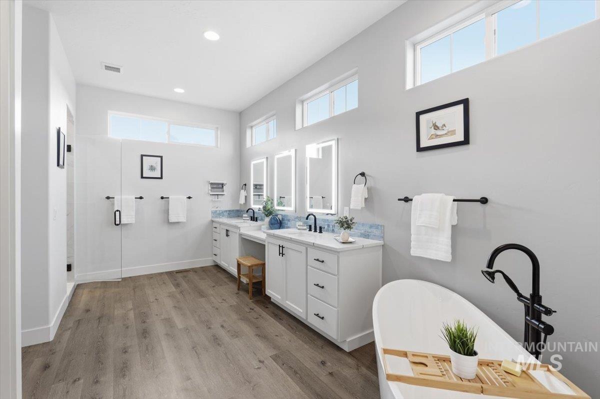 24785 Sienna Glenn St., Middleton, Idaho 83644, 3 Bedrooms, 2.5 Bathrooms, Residential For Sale, Price $879,900,MLS 98980150