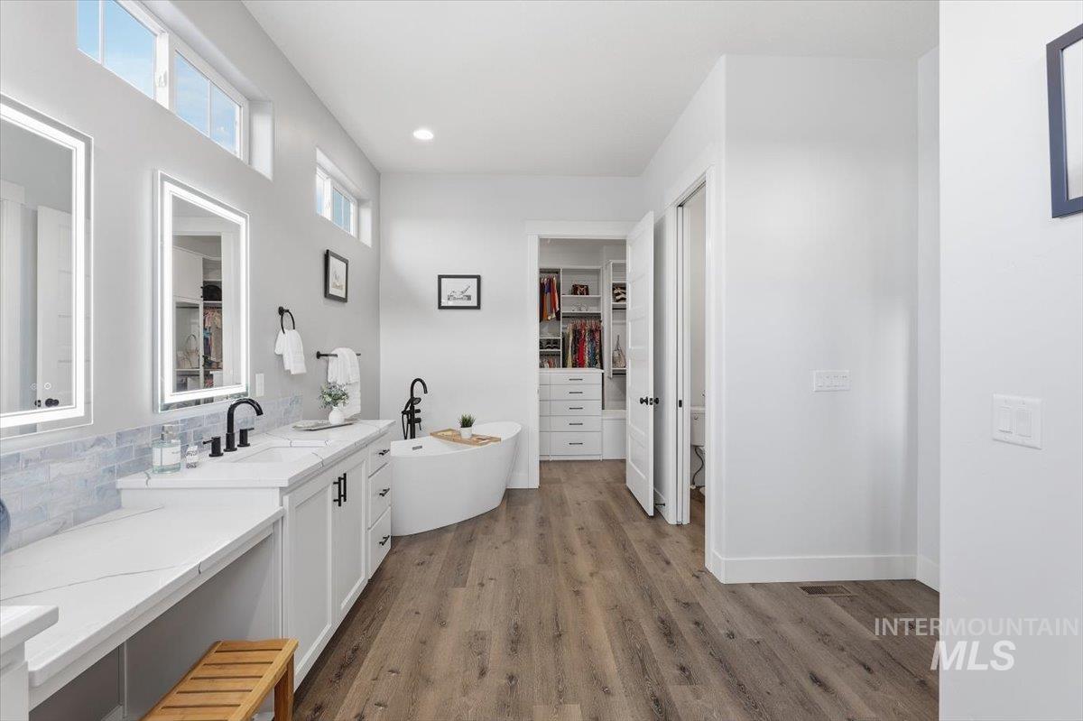 24785 Sienna Glenn St., Middleton, Idaho 83644, 3 Bedrooms, 2.5 Bathrooms, Residential For Sale, Price $879,900,MLS 98980150