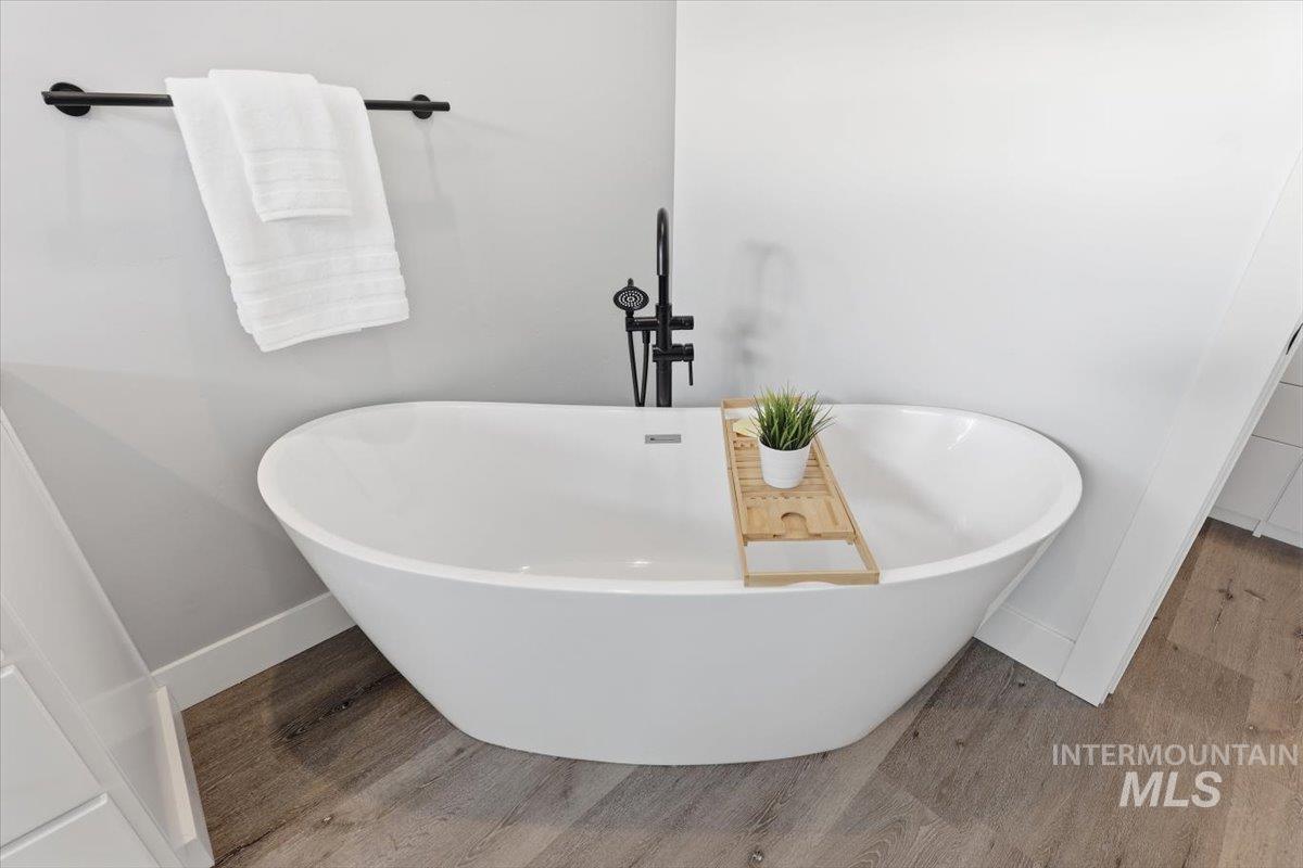 24785 Sienna Glenn St., Middleton, Idaho 83644, 3 Bedrooms, 2.5 Bathrooms, Residential For Sale, Price $879,900,MLS 98980150