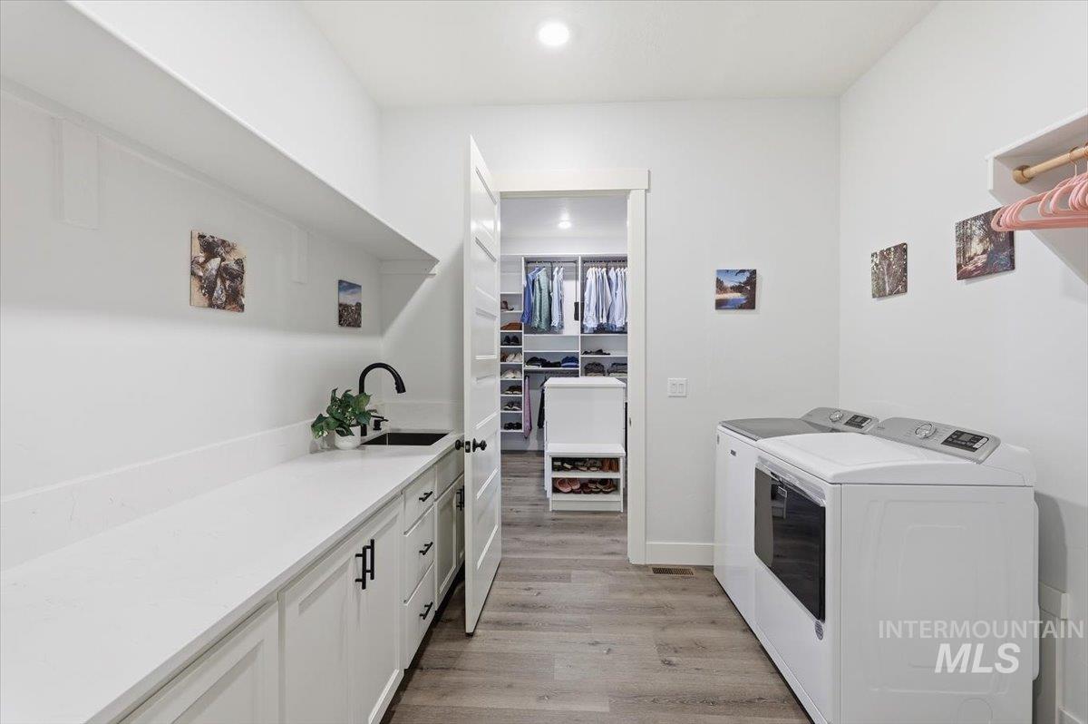 24785 Sienna Glenn St., Middleton, Idaho 83644, 3 Bedrooms, 2.5 Bathrooms, Residential For Sale, Price $879,900,MLS 98980150