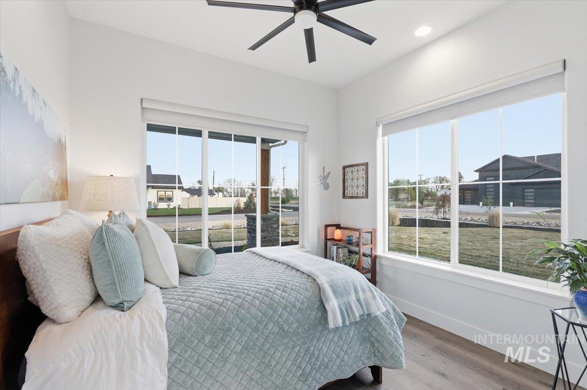 24785 Sienna Glenn St., Middleton, Idaho 83644, 3 Bedrooms, 2.5 Bathrooms, Residential For Sale, Price $879,900,MLS 98980150