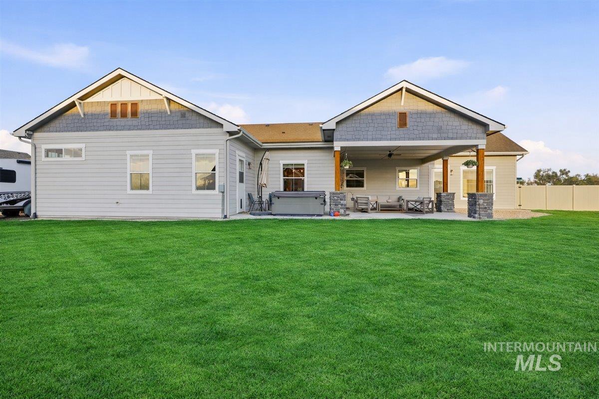 24785 Sienna Glenn St., Middleton, Idaho 83644, 3 Bedrooms, 2.5 Bathrooms, Residential For Sale, Price $879,900,MLS 98980150