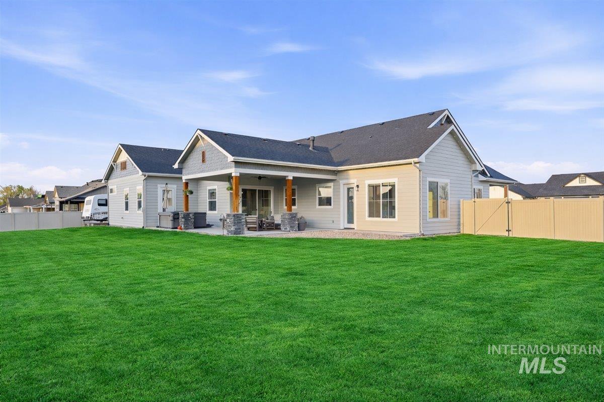 24785 Sienna Glenn St., Middleton, Idaho 83644, 3 Bedrooms, 2.5 Bathrooms, Residential For Sale, Price $879,900,MLS 98980150