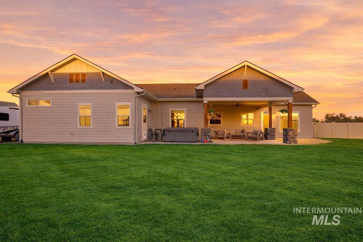 24785 Sienna Glenn St., Middleton, Idaho 83644, 3 Bedrooms, 2.5 Bathrooms, Residential For Sale, Price $879,900,MLS 98980150