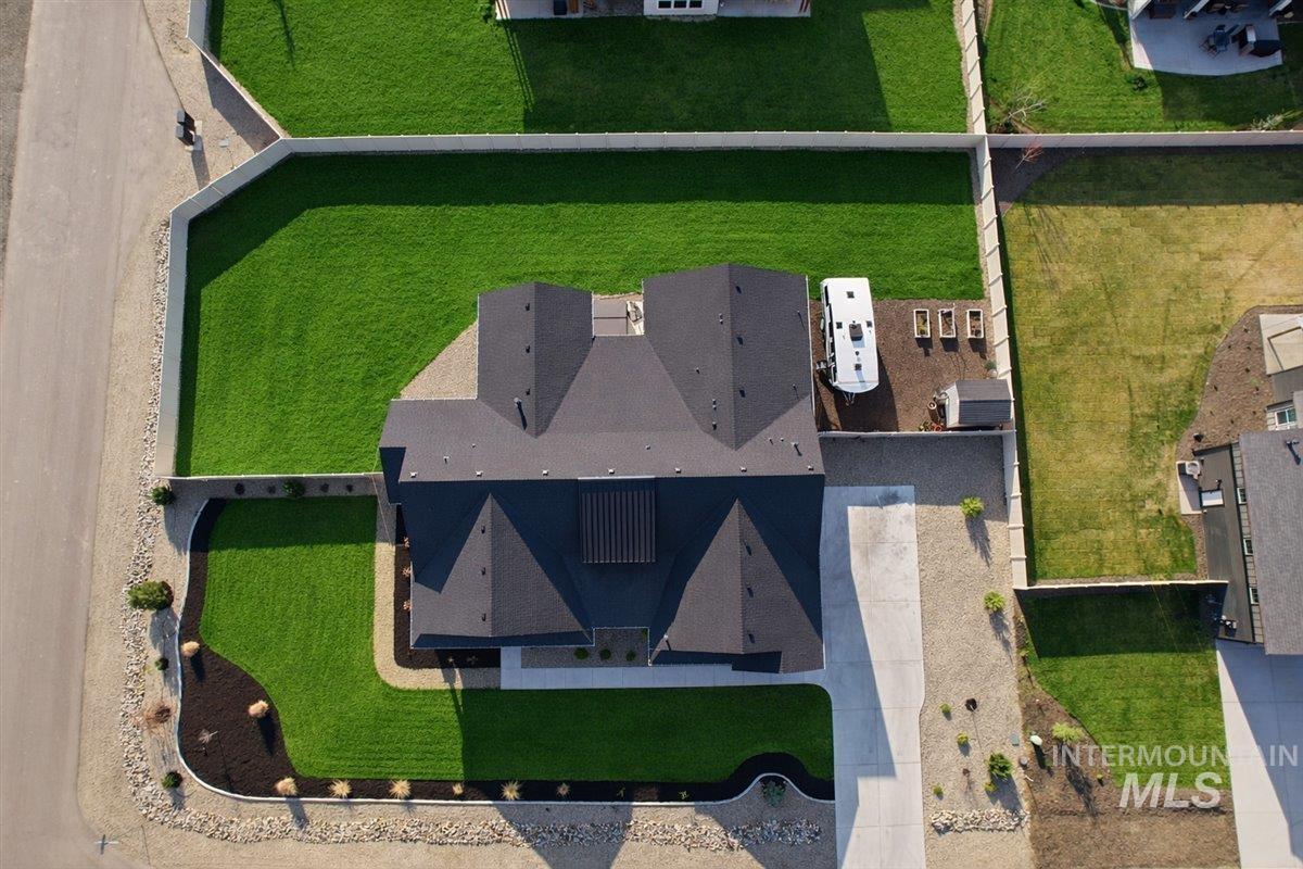 24785 Sienna Glenn St., Middleton, Idaho 83644, 3 Bedrooms, 2.5 Bathrooms, Residential For Sale, Price $879,900,MLS 98980150