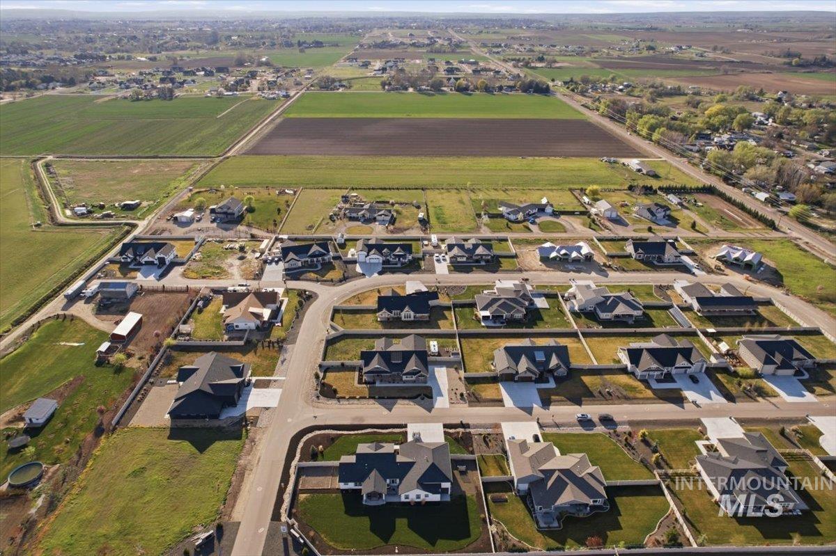 24785 Sienna Glenn St., Middleton, Idaho 83644, 3 Bedrooms, 2.5 Bathrooms, Residential For Sale, Price $879,900,MLS 98980150