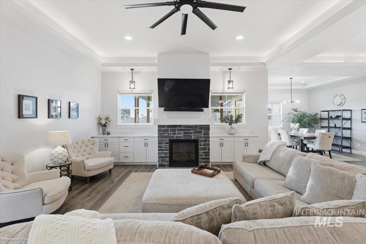 24785 Sienna Glenn St., Middleton, Idaho 83644, 3 Bedrooms, 2.5 Bathrooms, Residential For Sale, Price $879,900,MLS 98980150