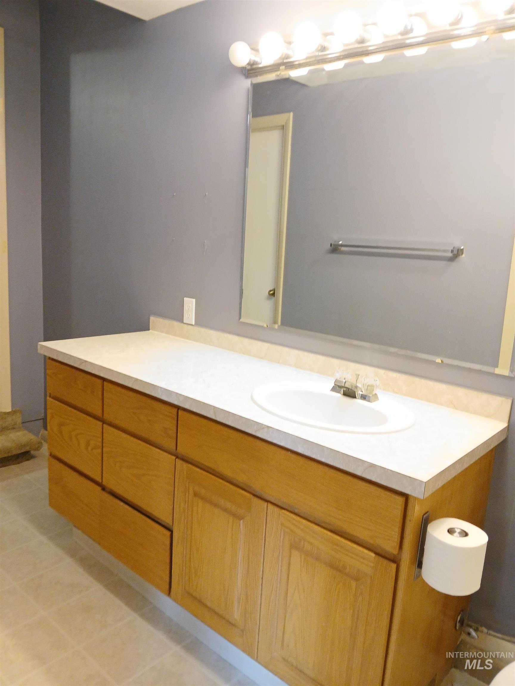 2224 S Rachel Circle, Boise, Idaho 83706-4608, 4 Bedrooms, 2 Bathrooms, Residential For Sale, Price $330,000,MLS 98980152