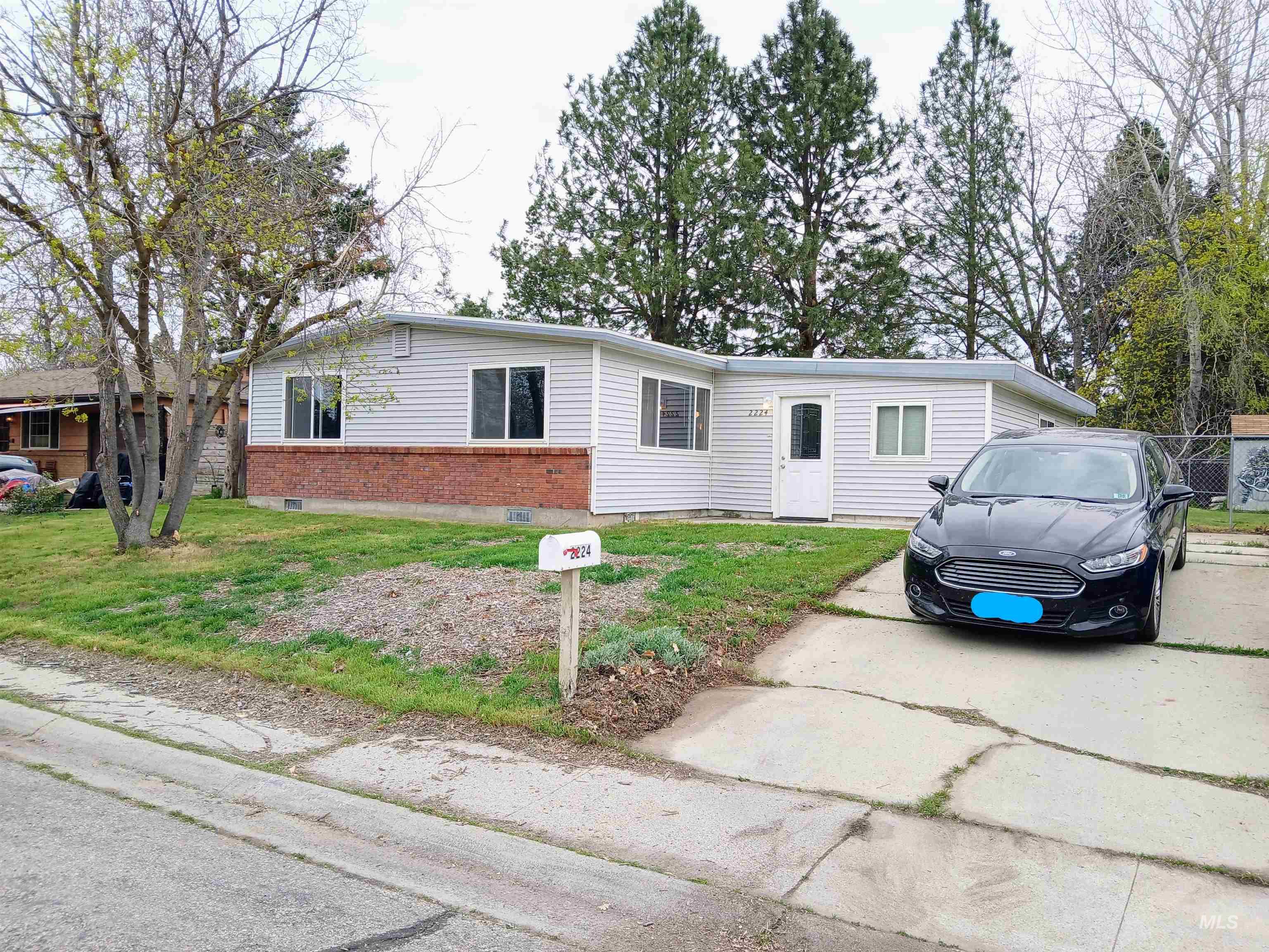 2224 S Rachel Circle, Boise, Idaho 83706-4608, 4 Bedrooms, 2 Bathrooms, Residential For Sale, Price $330,000,MLS 98980152